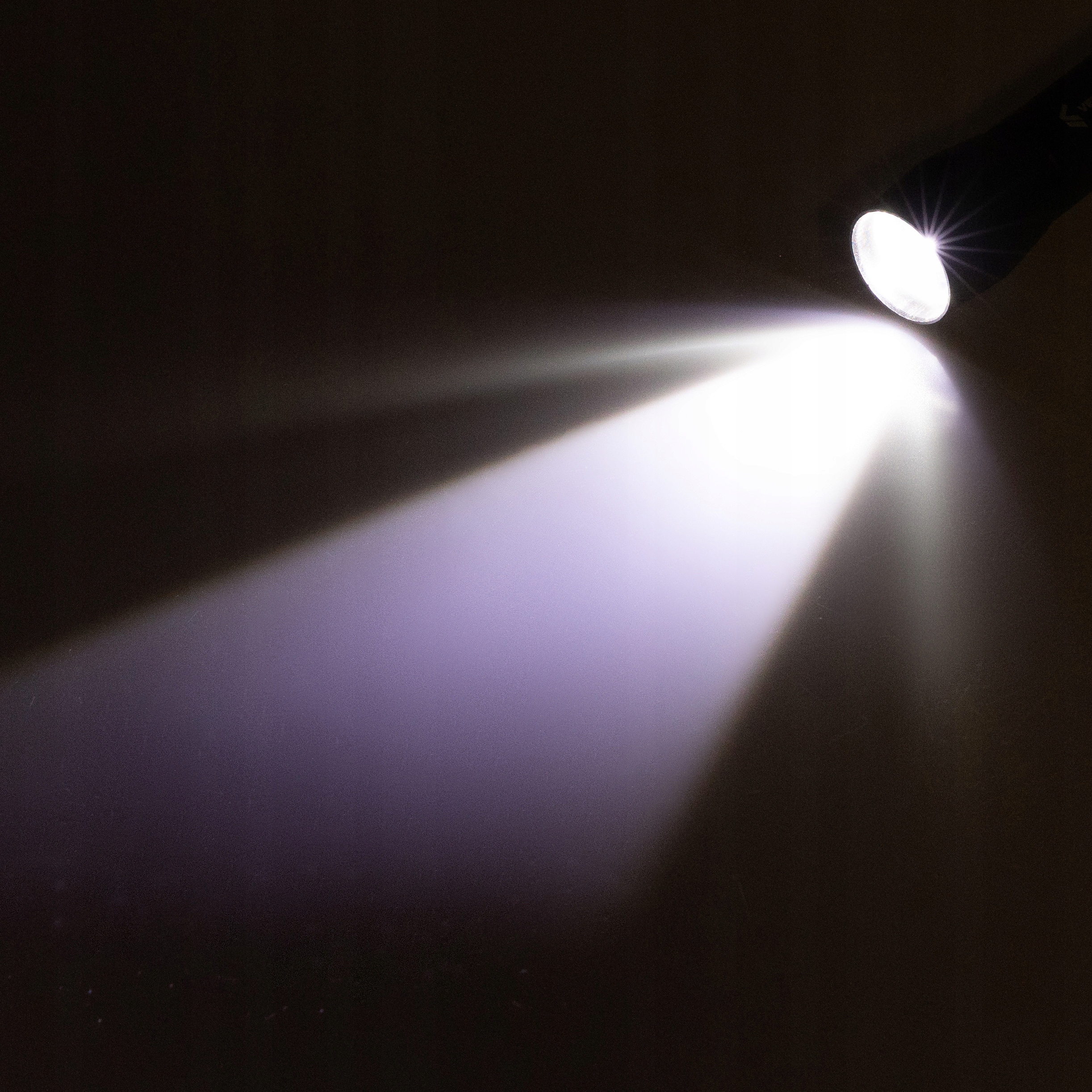 LATARKA TAKTYCZNA LED ZOOM REFLEKTOR COB AKUMULATOROWA USB Zasilanie akumulatorowe