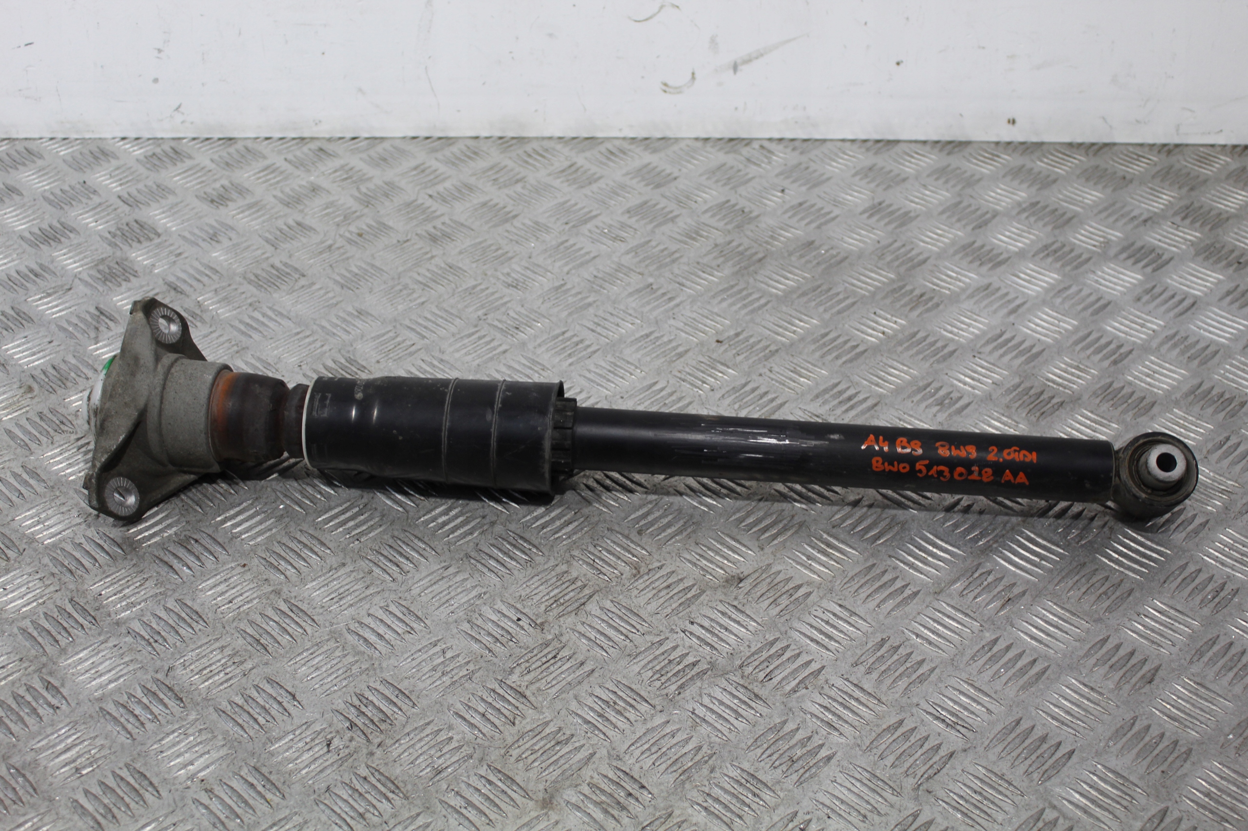 stoßdämpfer heck AUDI A4 B9 8W0 8W9 8W0513028AA