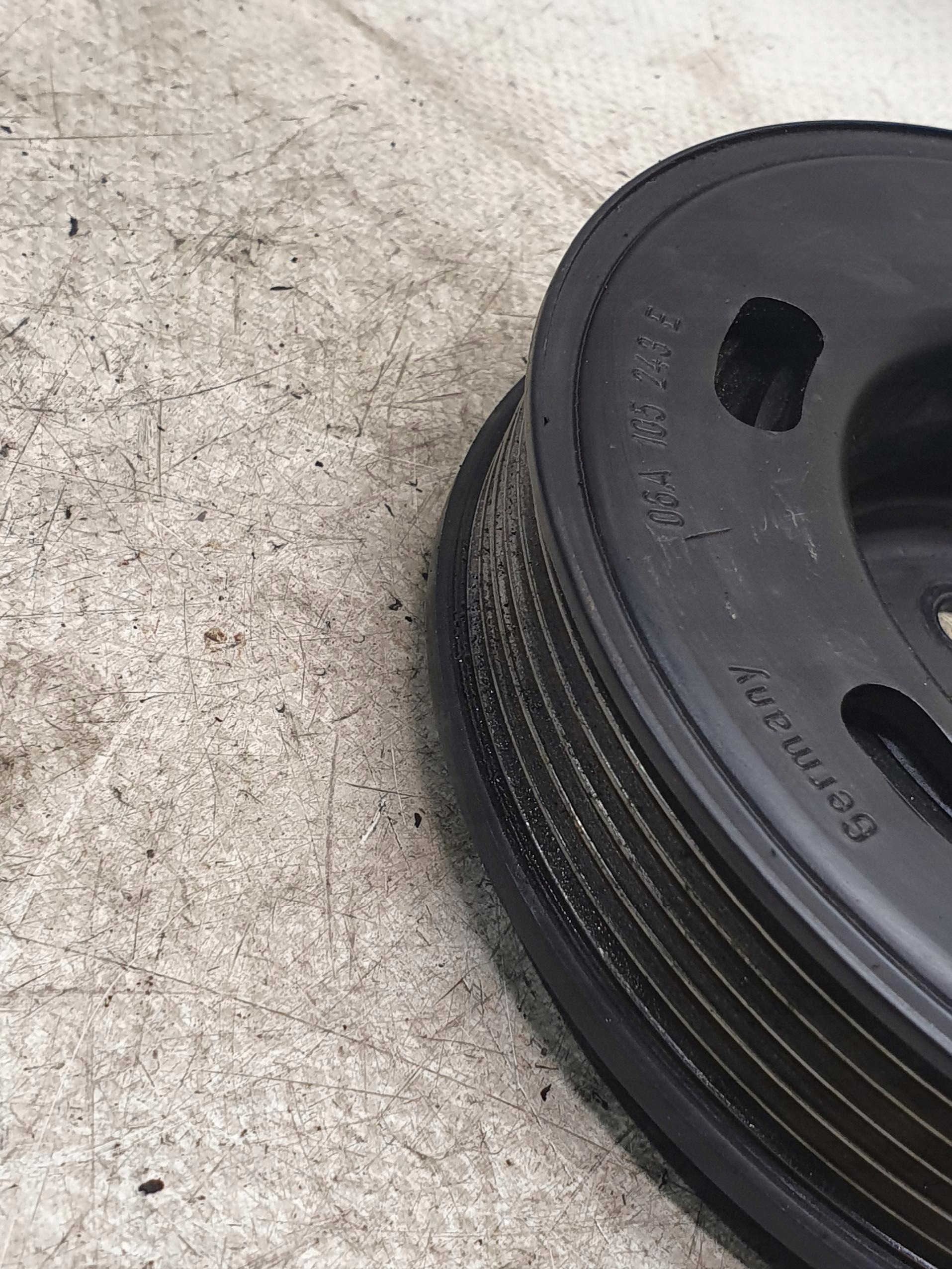 pulley OE 06A105243E AUDI A3 8L 1.8 125KM 97r.