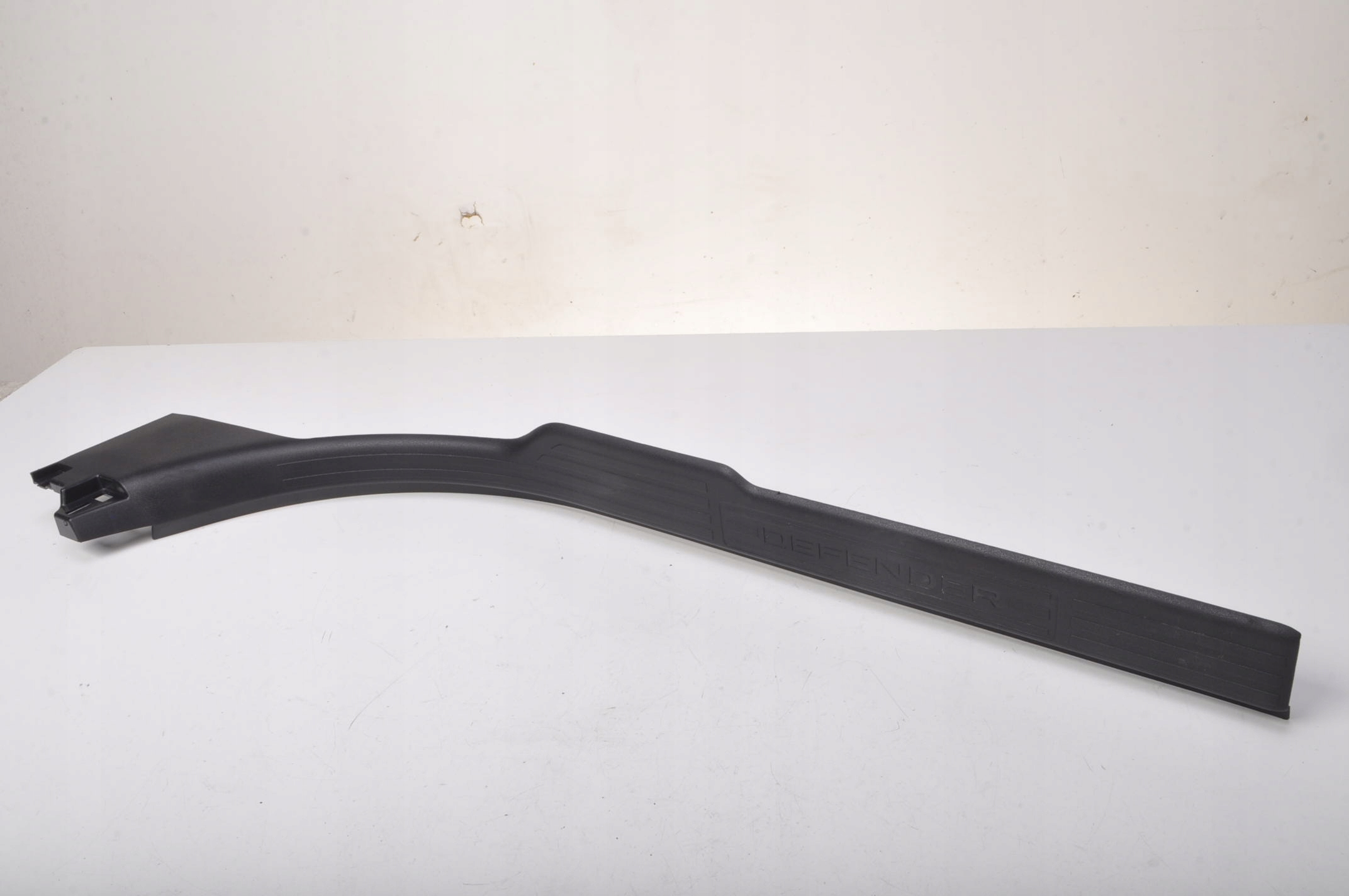 DEFENDER L663 LISTWA PROGOWA PRÓG PRAWA PRZÓD 21R