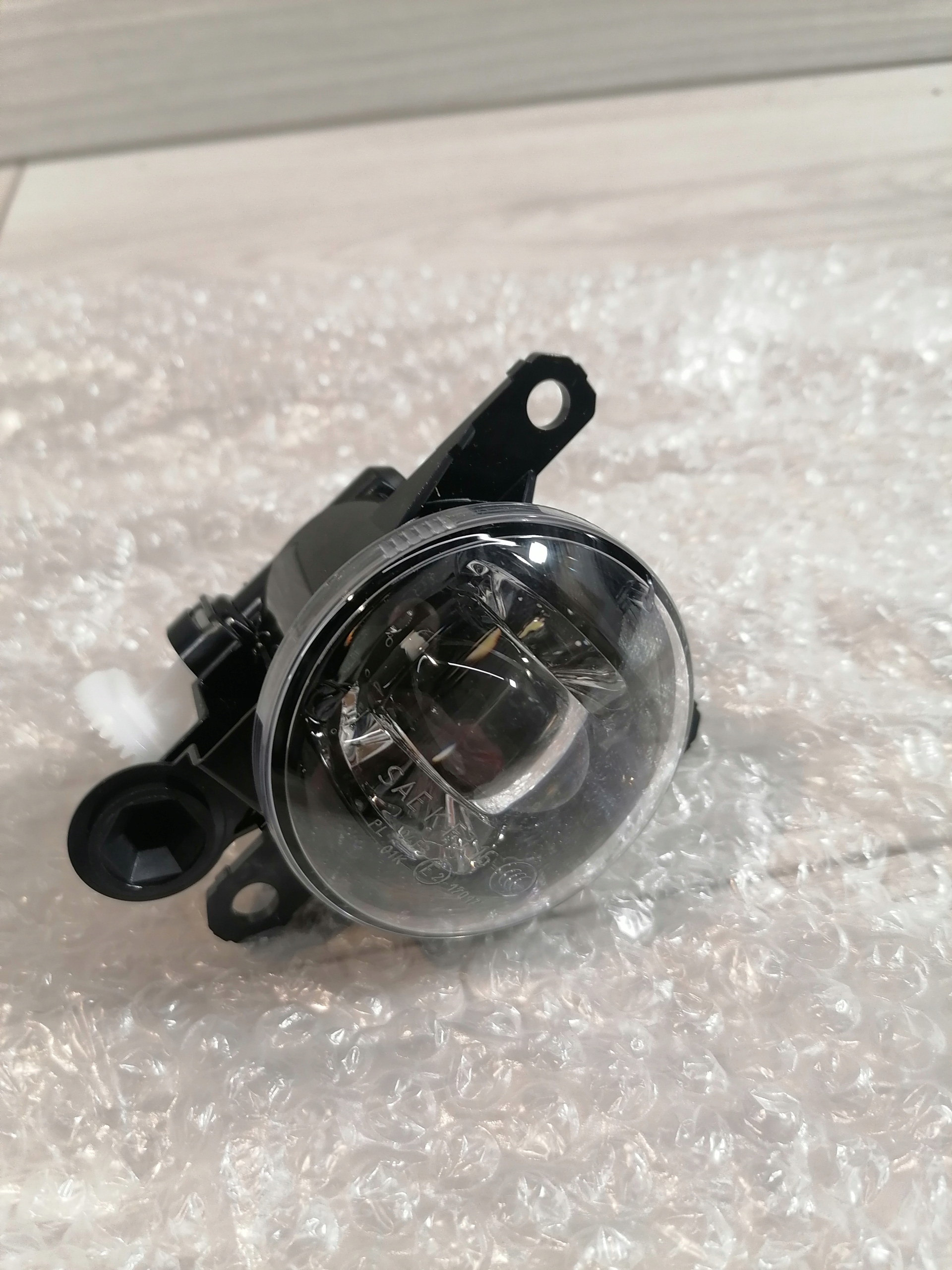 opel CORSA F правый ГАЛОГЕН 13497330