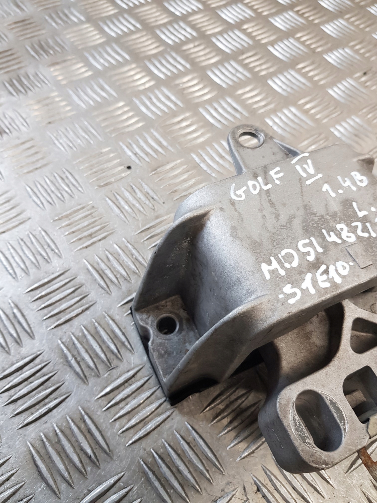 engine mount left VW GOLF IV 1.4