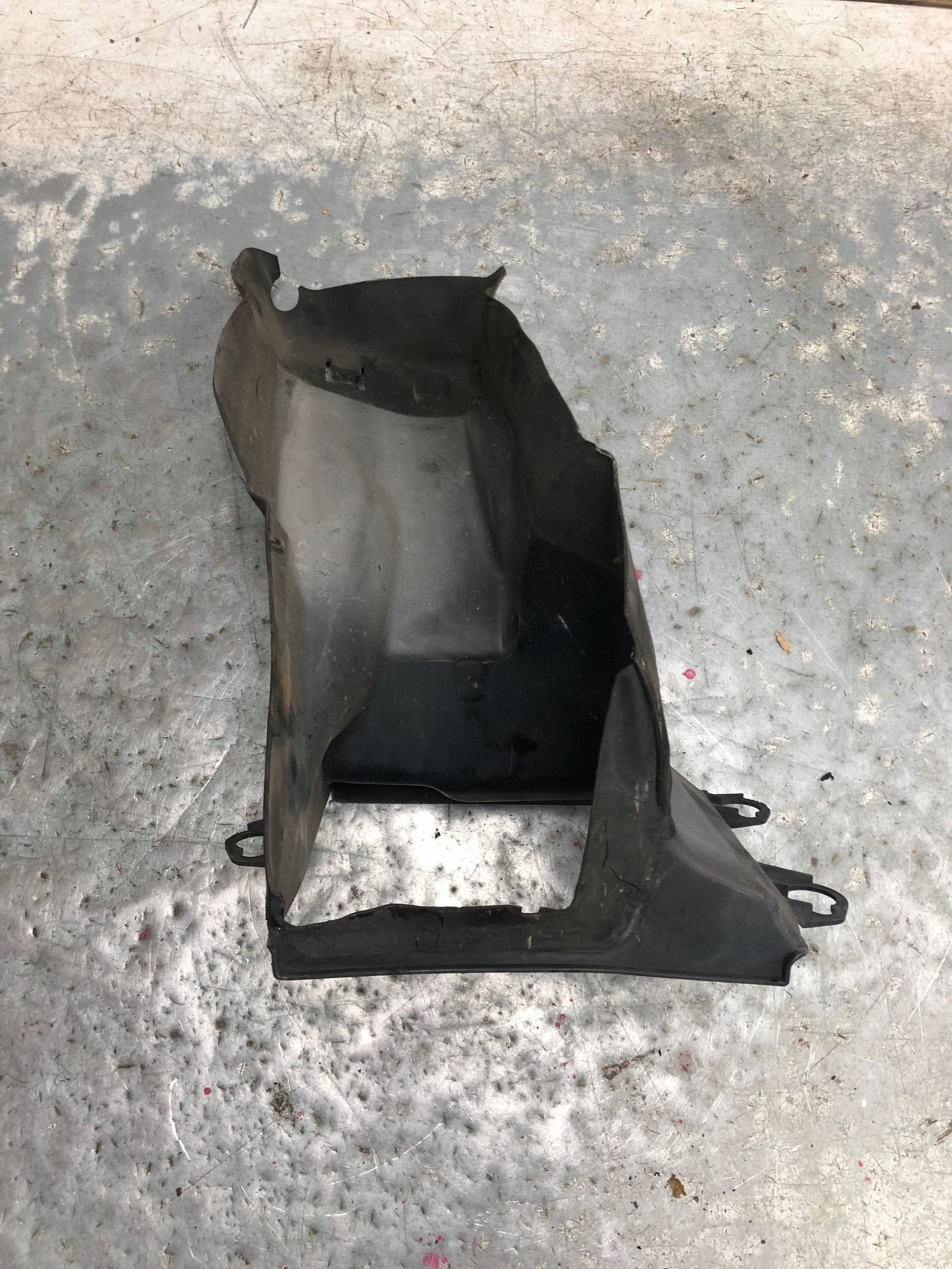 TROUBA volant vzduchový levý předek AUDI A6 C6 4F0145333D
