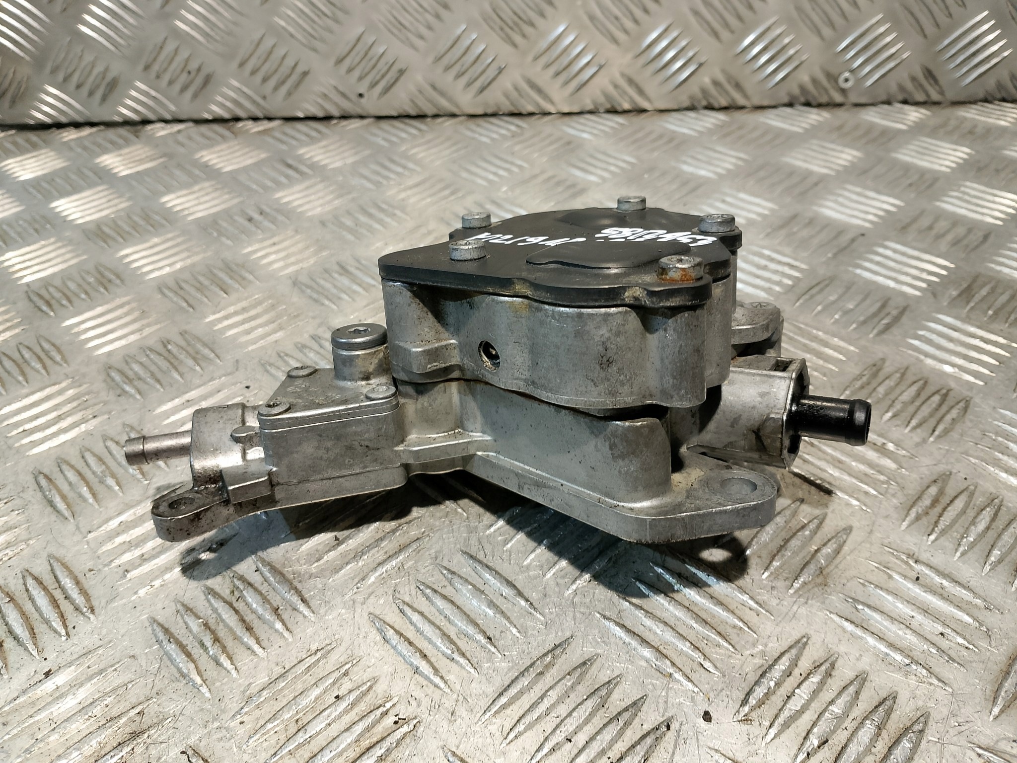 pompa VACUM WAKUM AUDI A4 B7 2.0 TDI 038145209N
