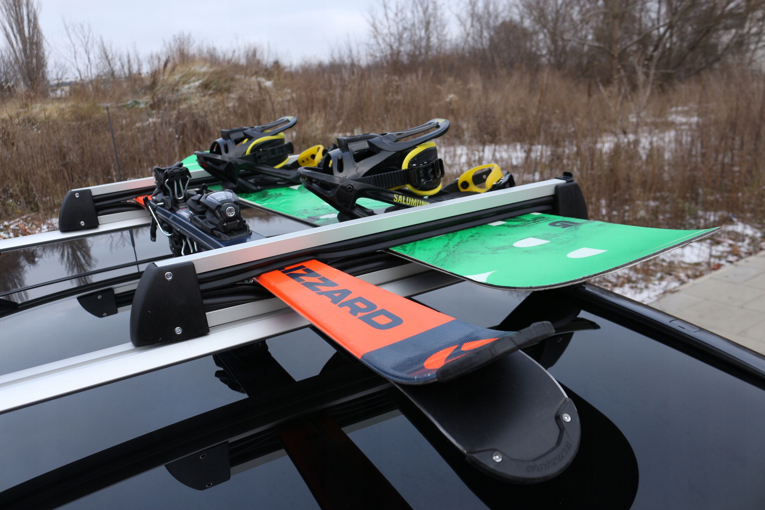 UCHWYT BAGAŻNIK NARCIARSKI NA 3 PARY NART 2 DESKI SNOWBOARDOWE AMOS SREBRNY EAN (GTIN) 0702749826131