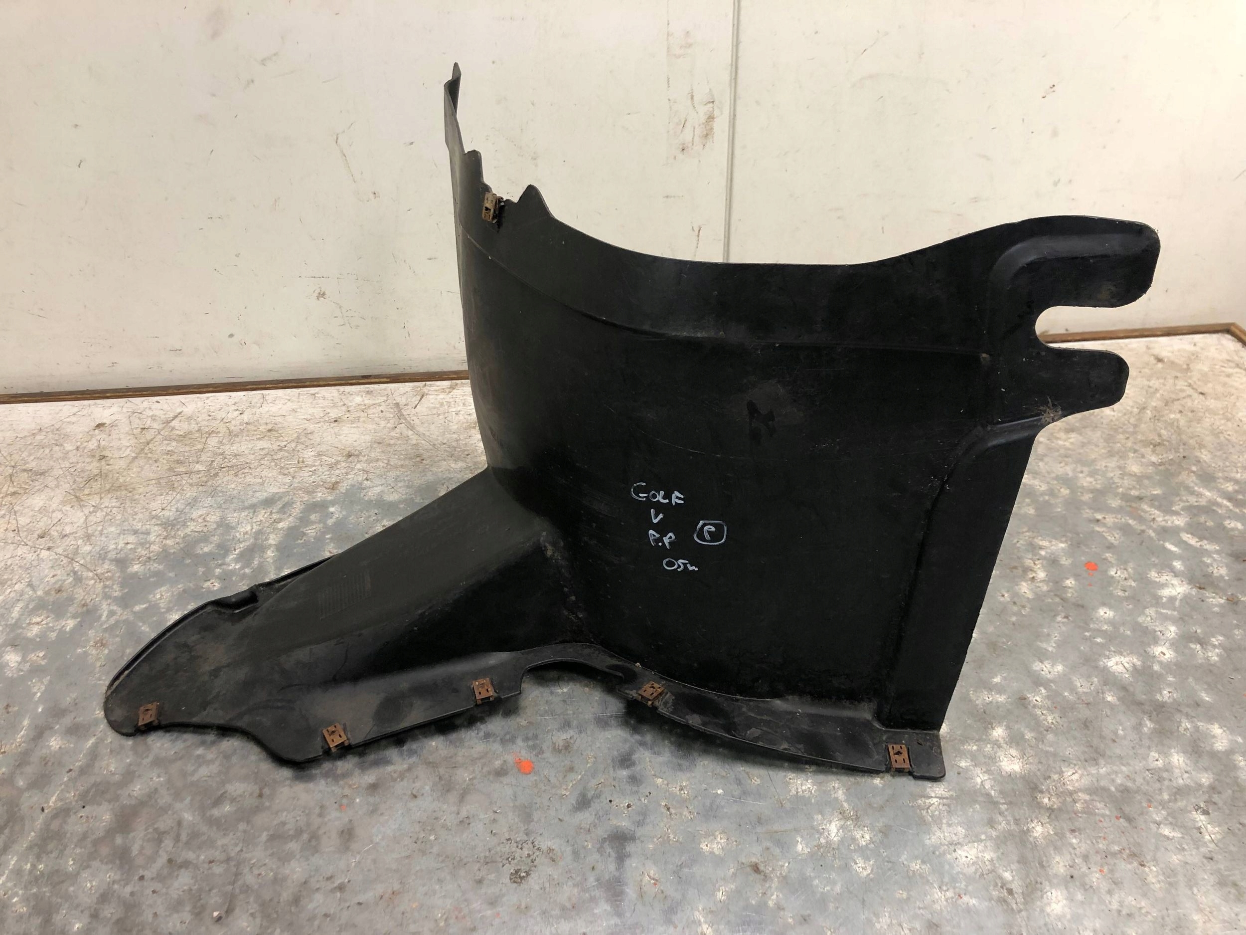 NOSEK NADKOLA right front VW GOLF V 1K0805912B