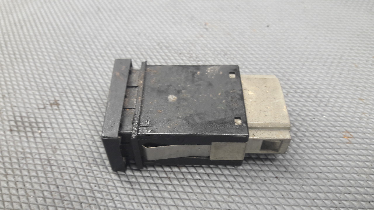 6N0959727C Przelacznik zamykania dachu polo 6n Typ silnika Brak informacji