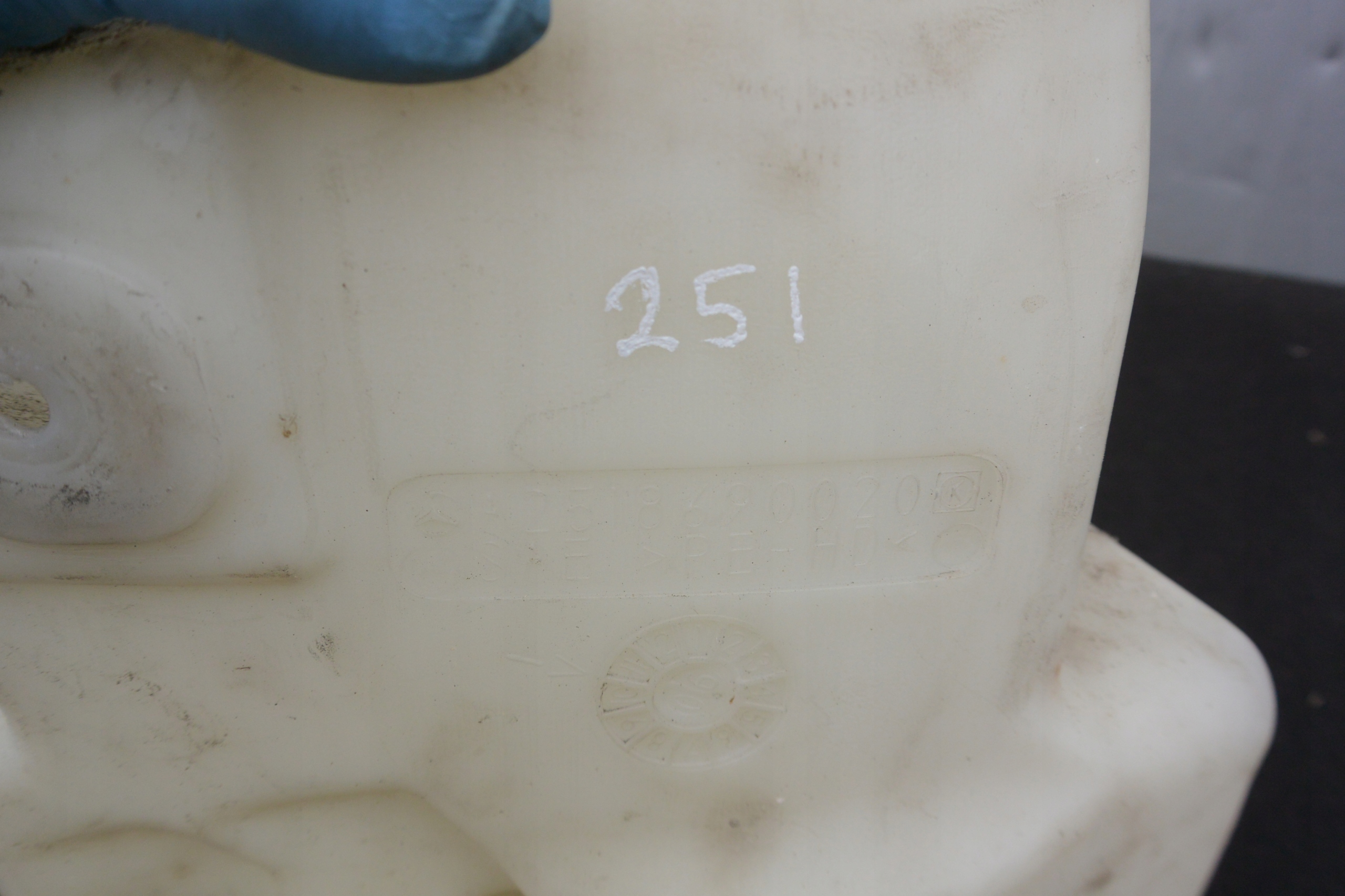 washer fluid tank MERCEDES R-KLASA W251