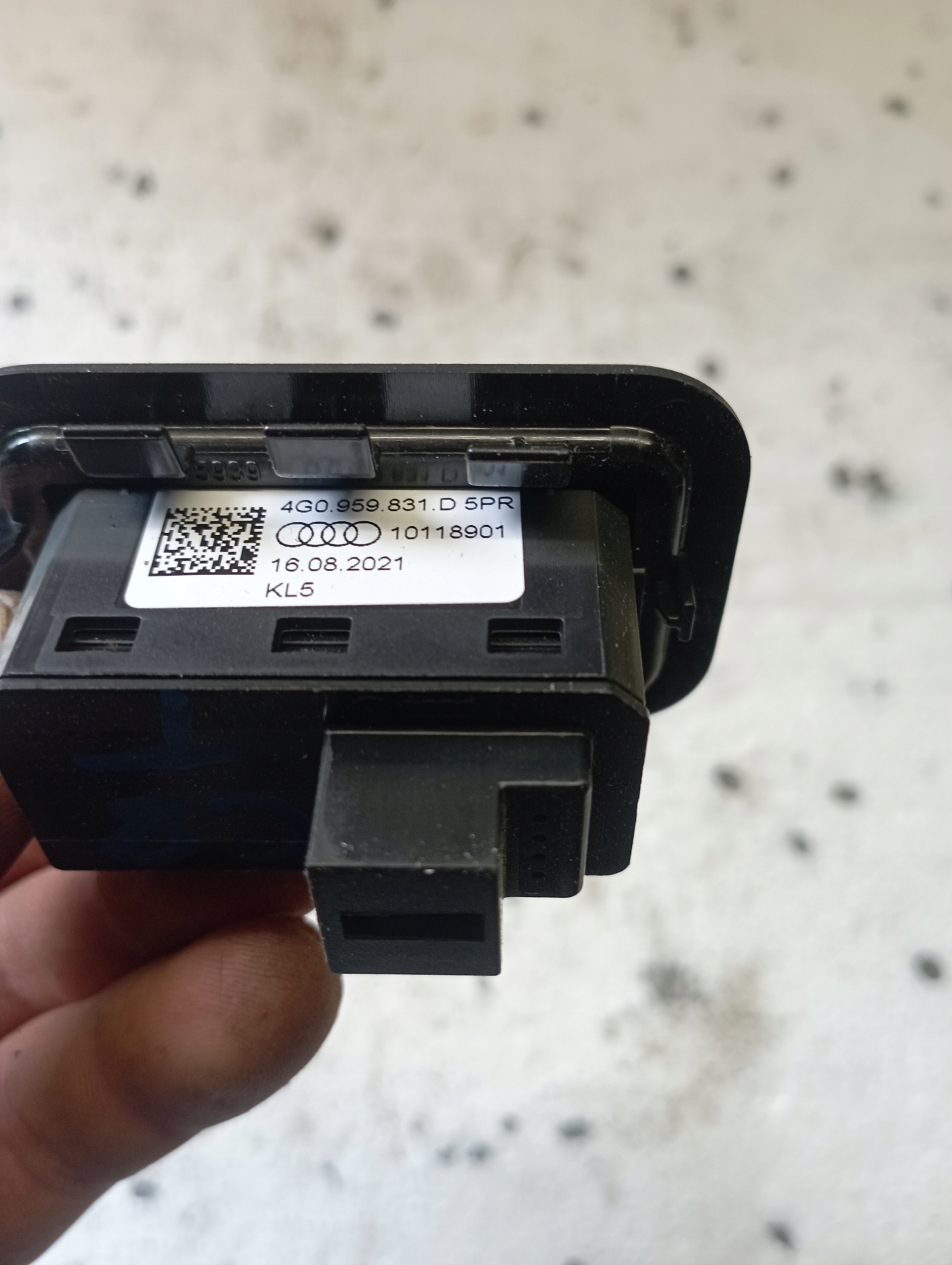 SCHALTER HINTEN HECKKLAPPE AUDI A4 8W A8 4G0959831D