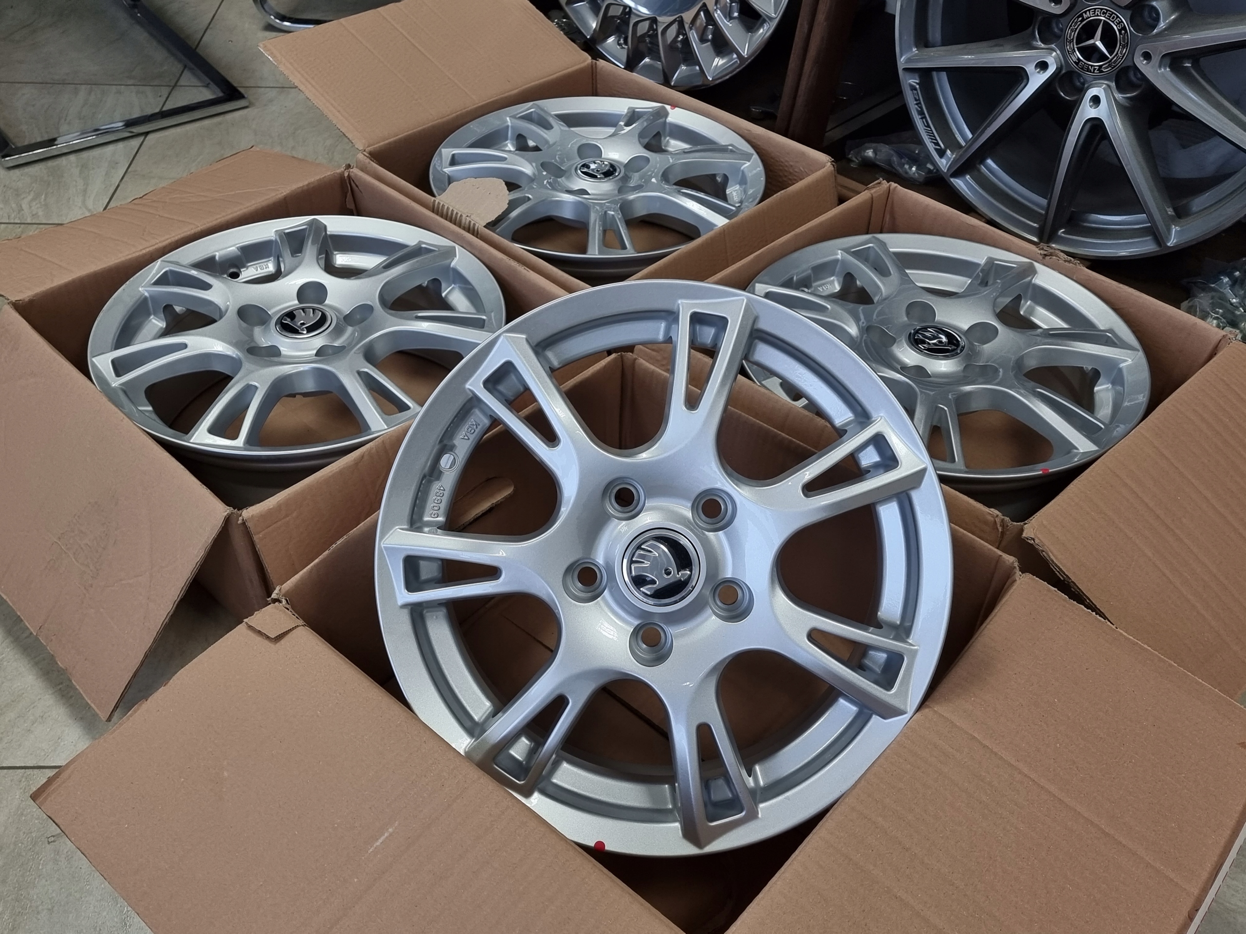 FELGI ALUMINIOWE Skoda Octavia 5x112 15 CALI Producent code SE01 6015