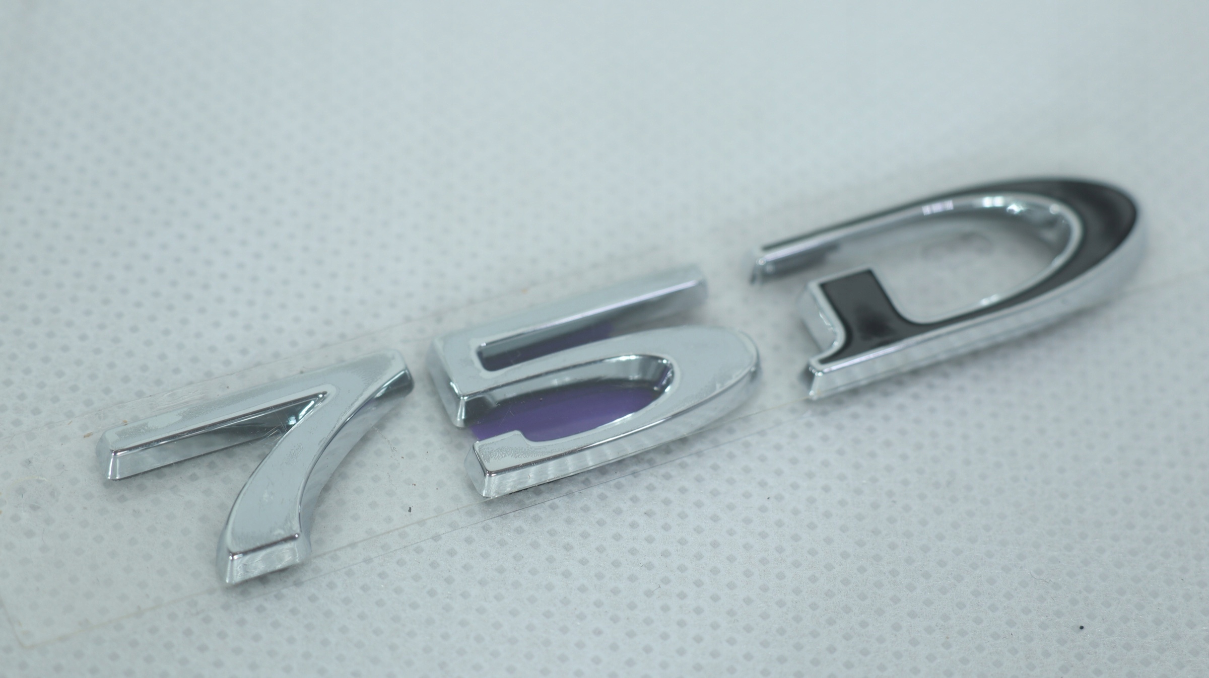 TESLA MODEL X S LIFT EMBLEMAT NAPIS 75D 1083138-00-B Marka Tesla