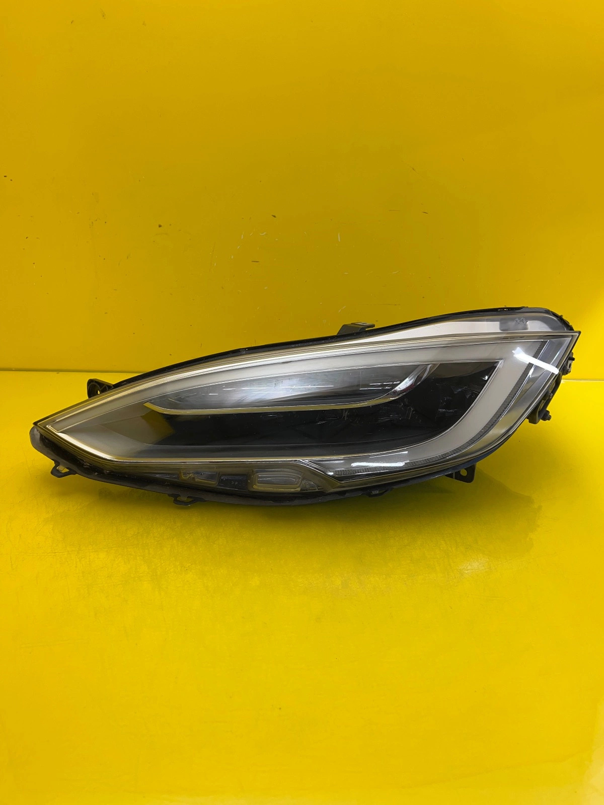 light left front Tesla S Lift Full Led 105357400C