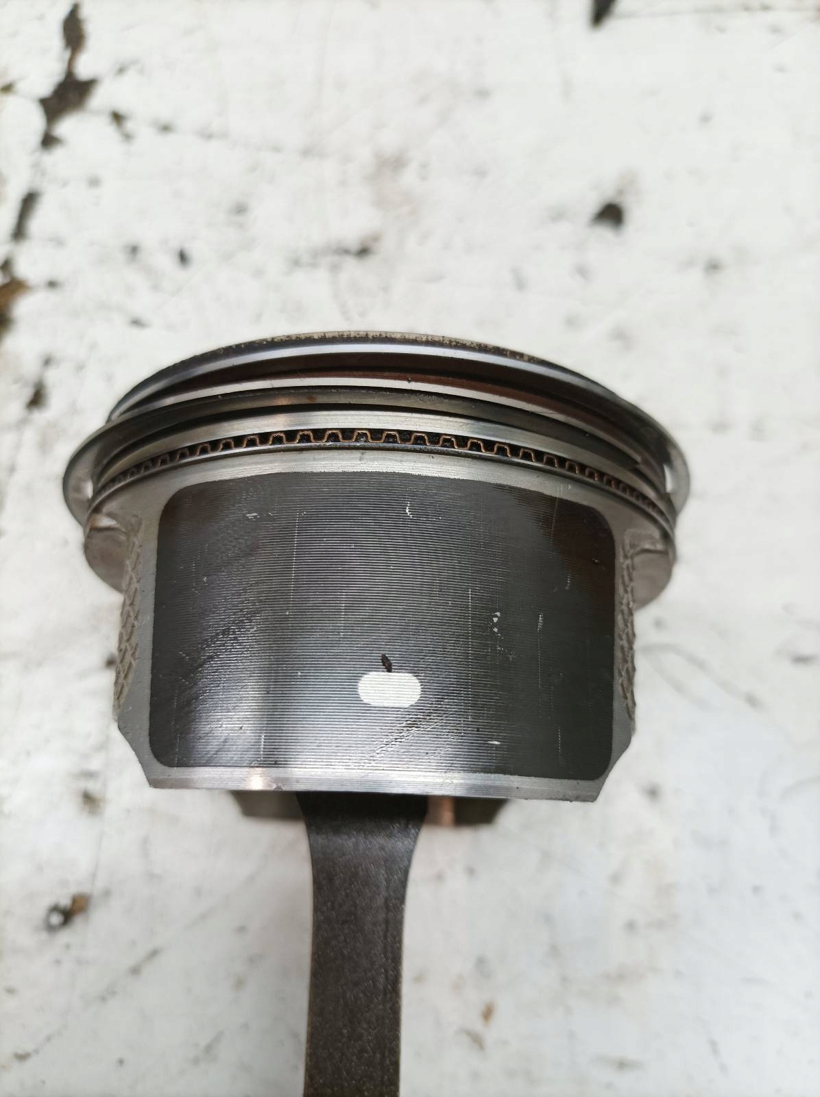 pistone Biella 2.0 16V 145 KM Volvo C30 e (2006-2013)