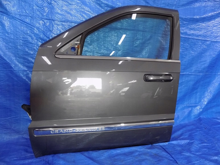 door left front JEEP GRAND CHEROKEE WK 05-10