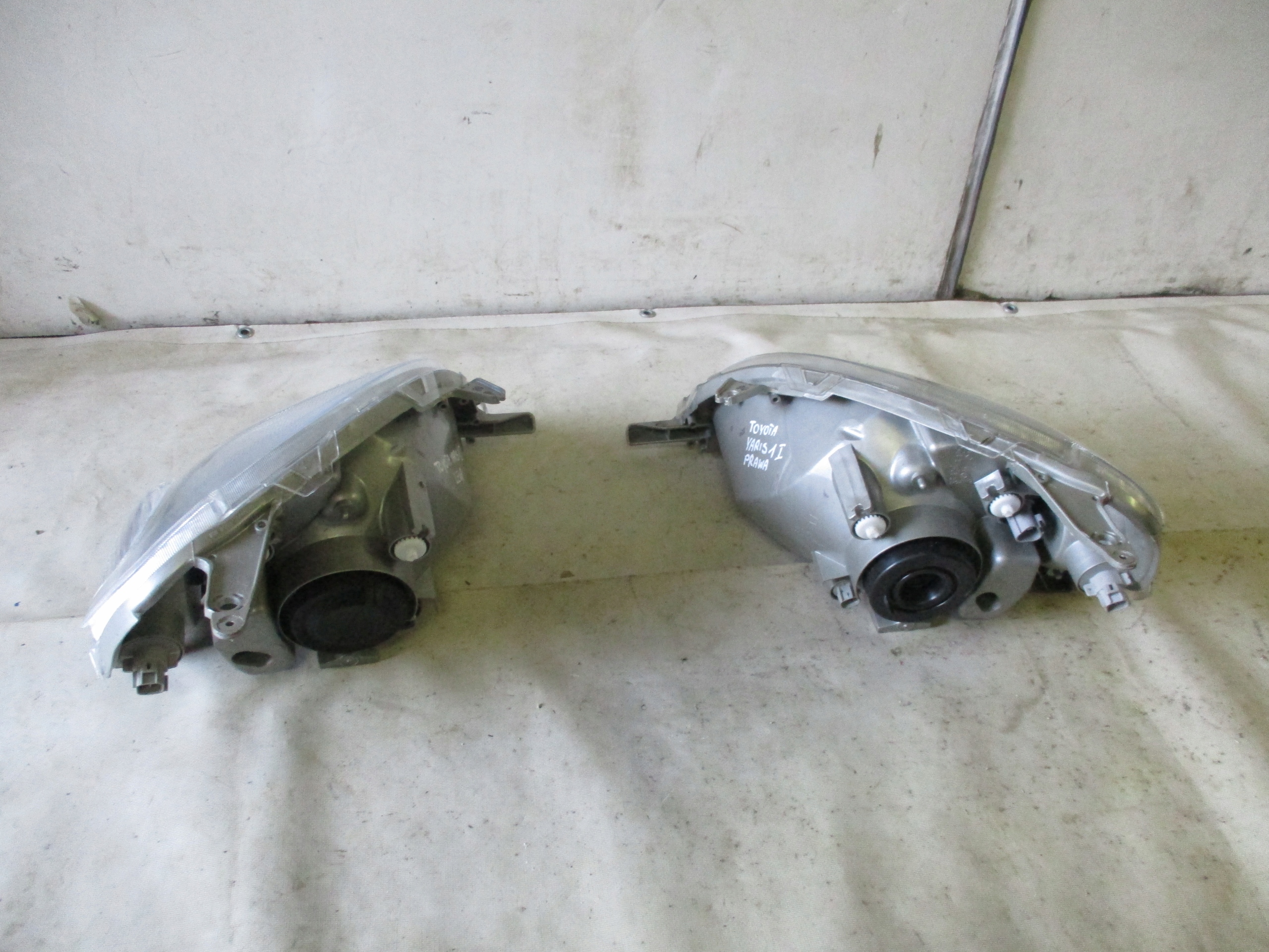 light right front Toyota Yaris 1 and