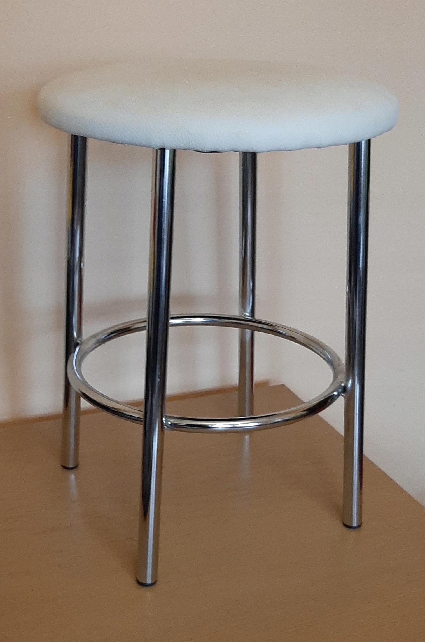 Taboret chromowy Jopek biały Eko. Do kuchni.