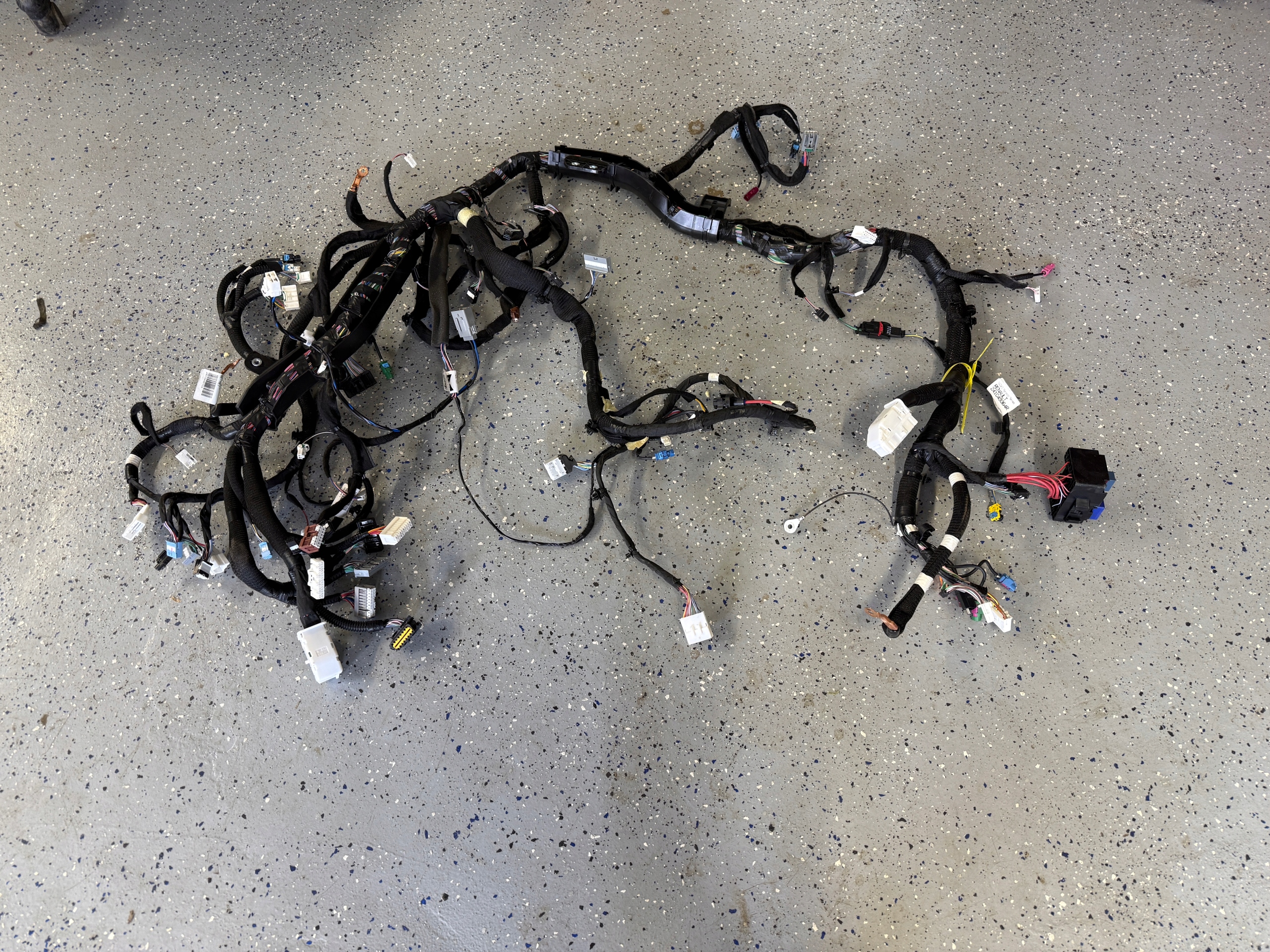RENAULT AUSTRAL 1.2 E-TECH bundle wiring consoles 240184487V