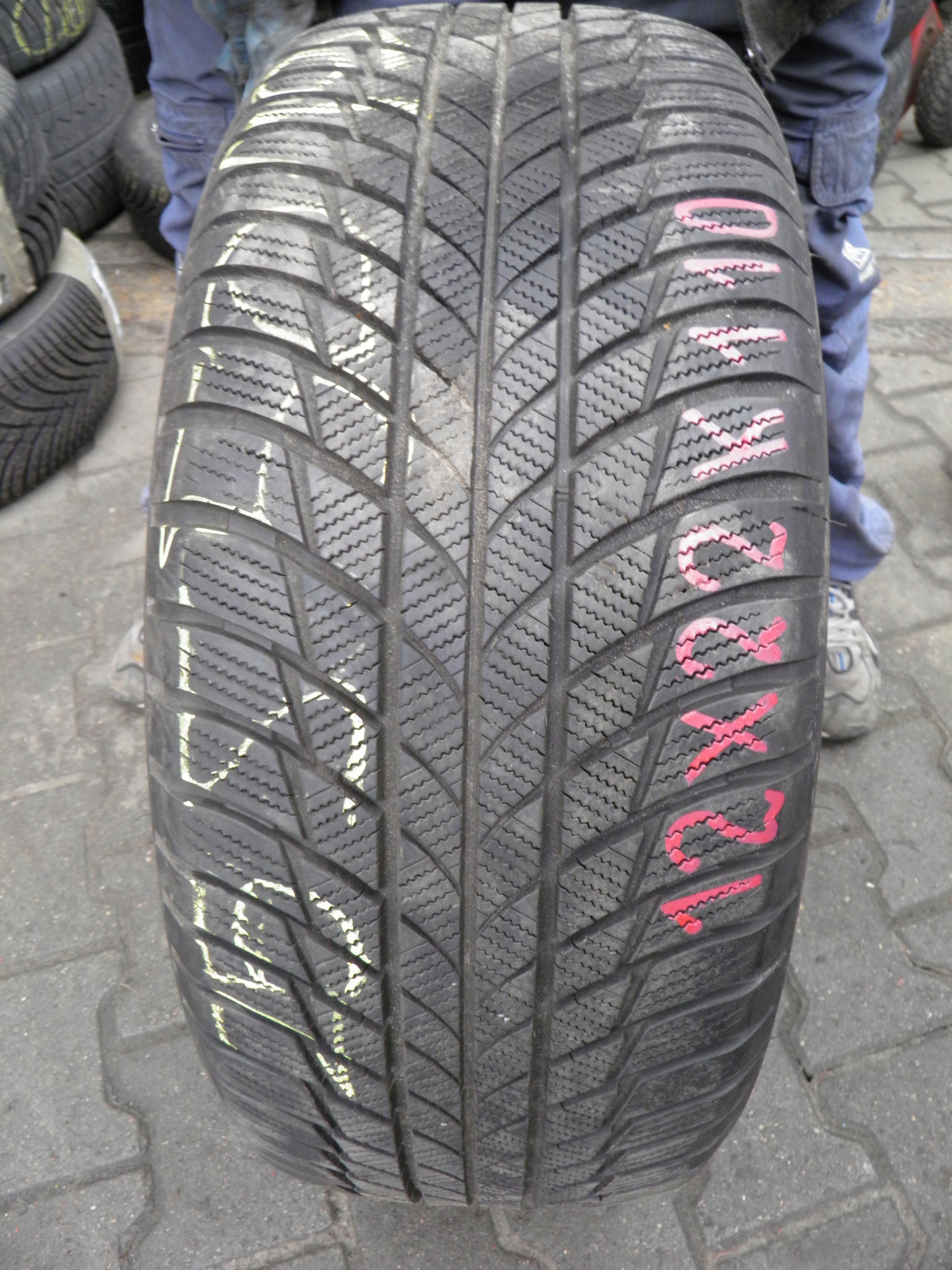 Bridgestone Blizzak LM001 * RSC 255/50/19 105V