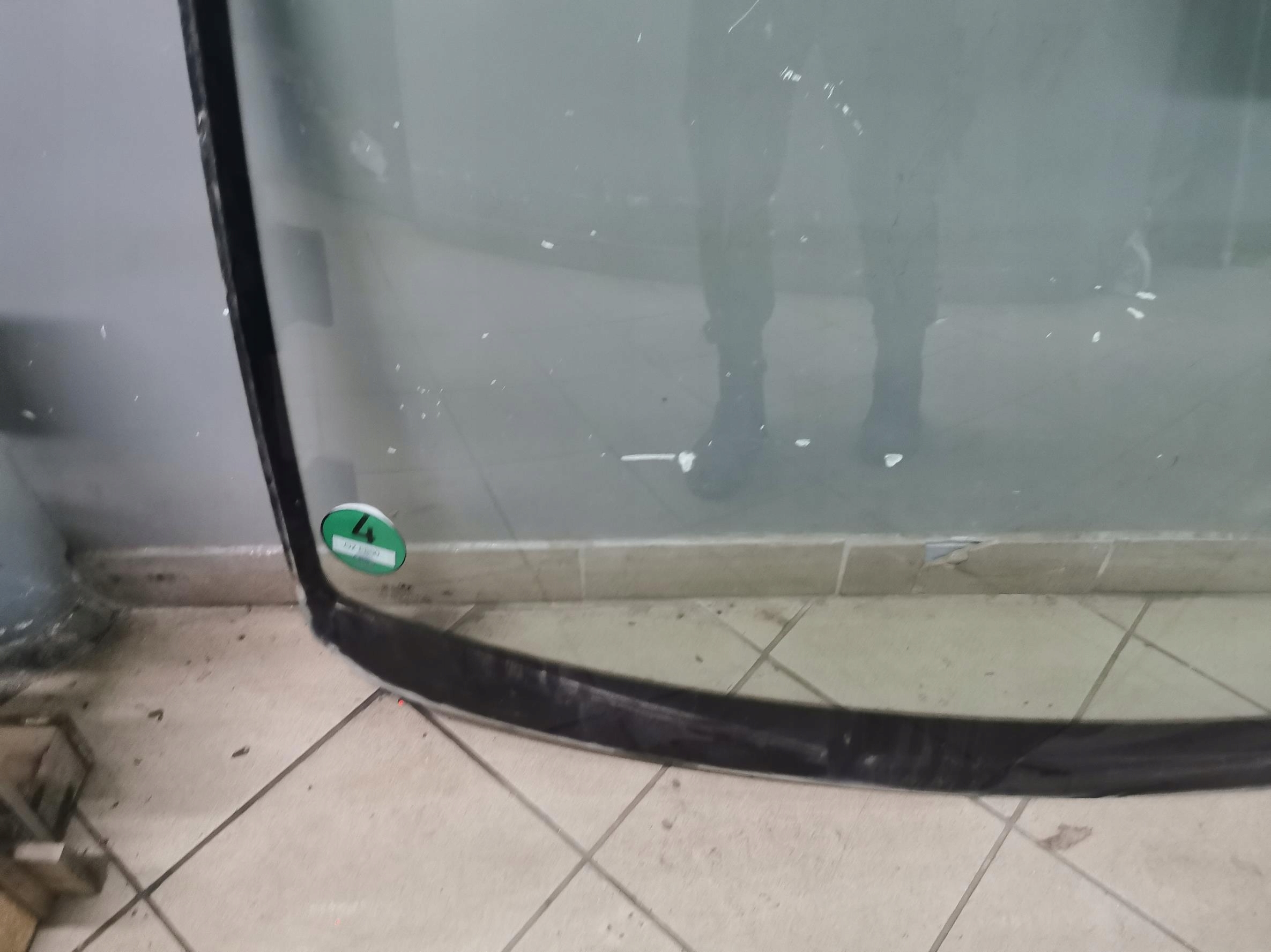 window iron front HYUNDAI H-1 II LIFT 19r EU