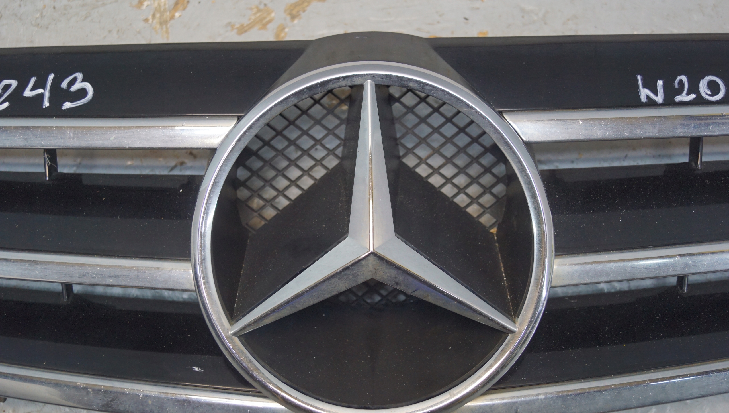 Mercedes-Benz CLK-Klasse W209 Kühlergrill FRONTGRILL Kühlergitter A2098800123 - Thumbnail 4