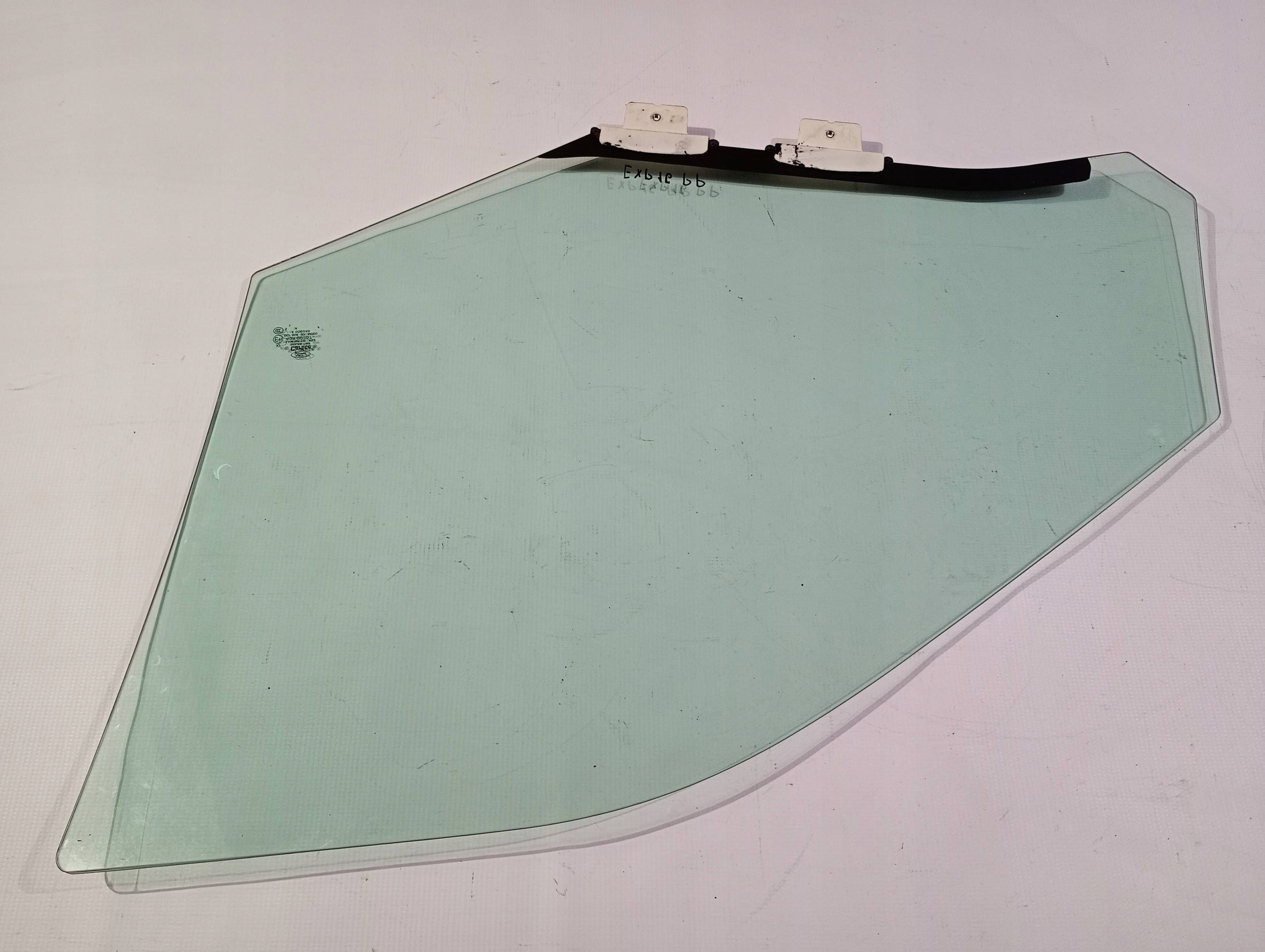 window front front right door of the passenger Ford Explorer V 2011-2019