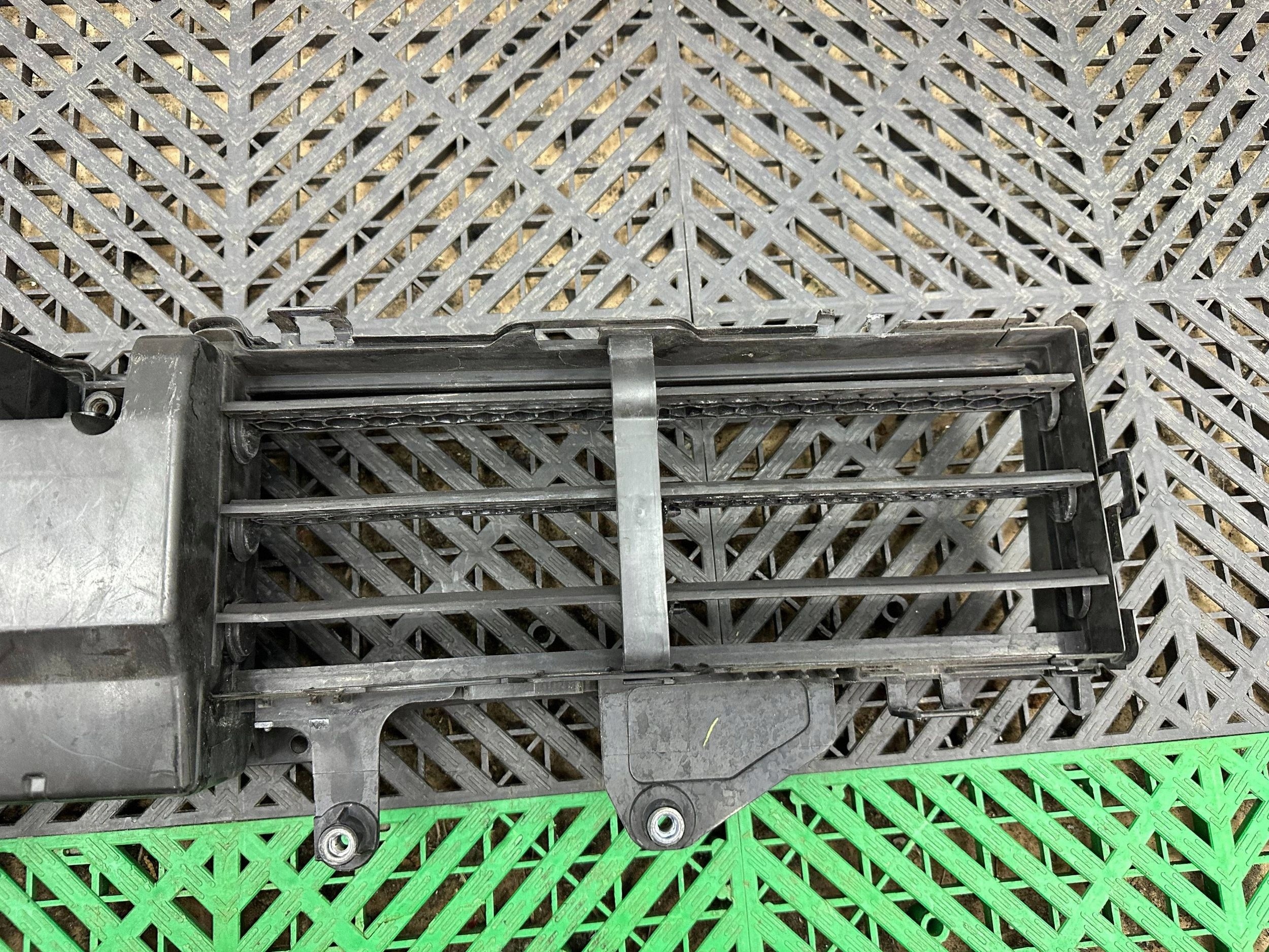 grille radiator (grill) front BMW 1 F40 5A48F41