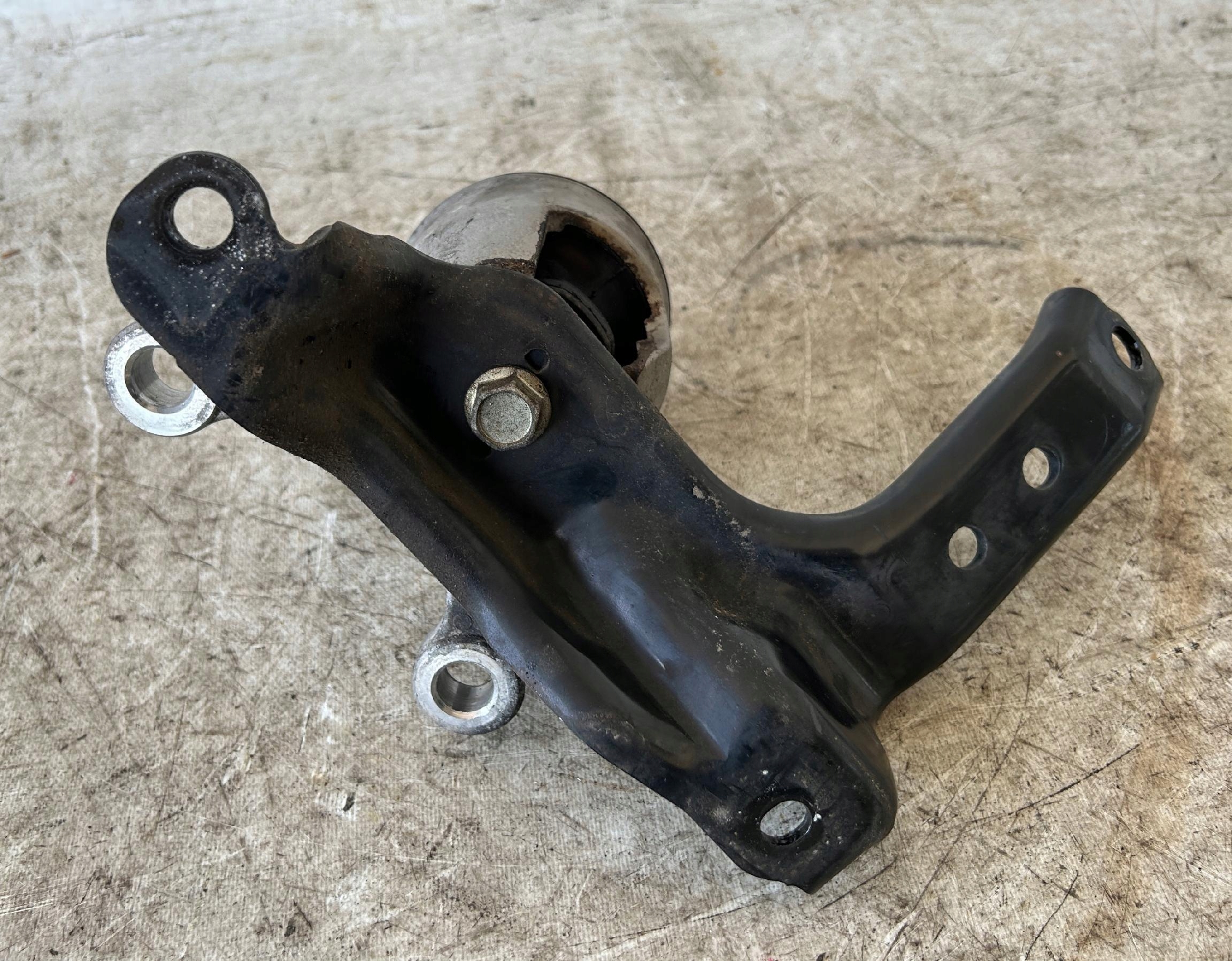 holder engine mount NISSAN MAXIMA A35 09- 3.5 V6