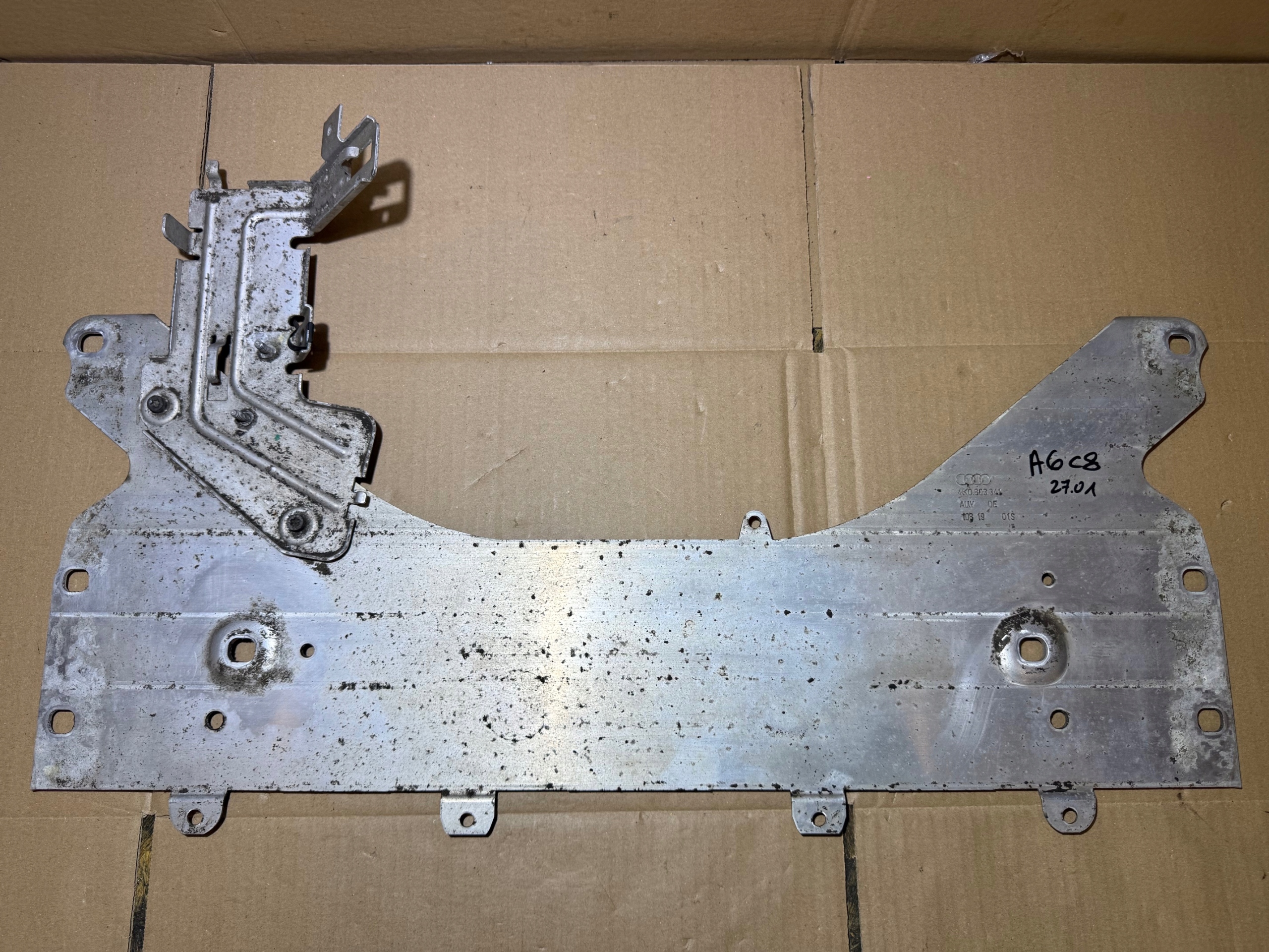AUDI A6 C8 Versteifung Stütze Blende Abdeckung 4K0803341