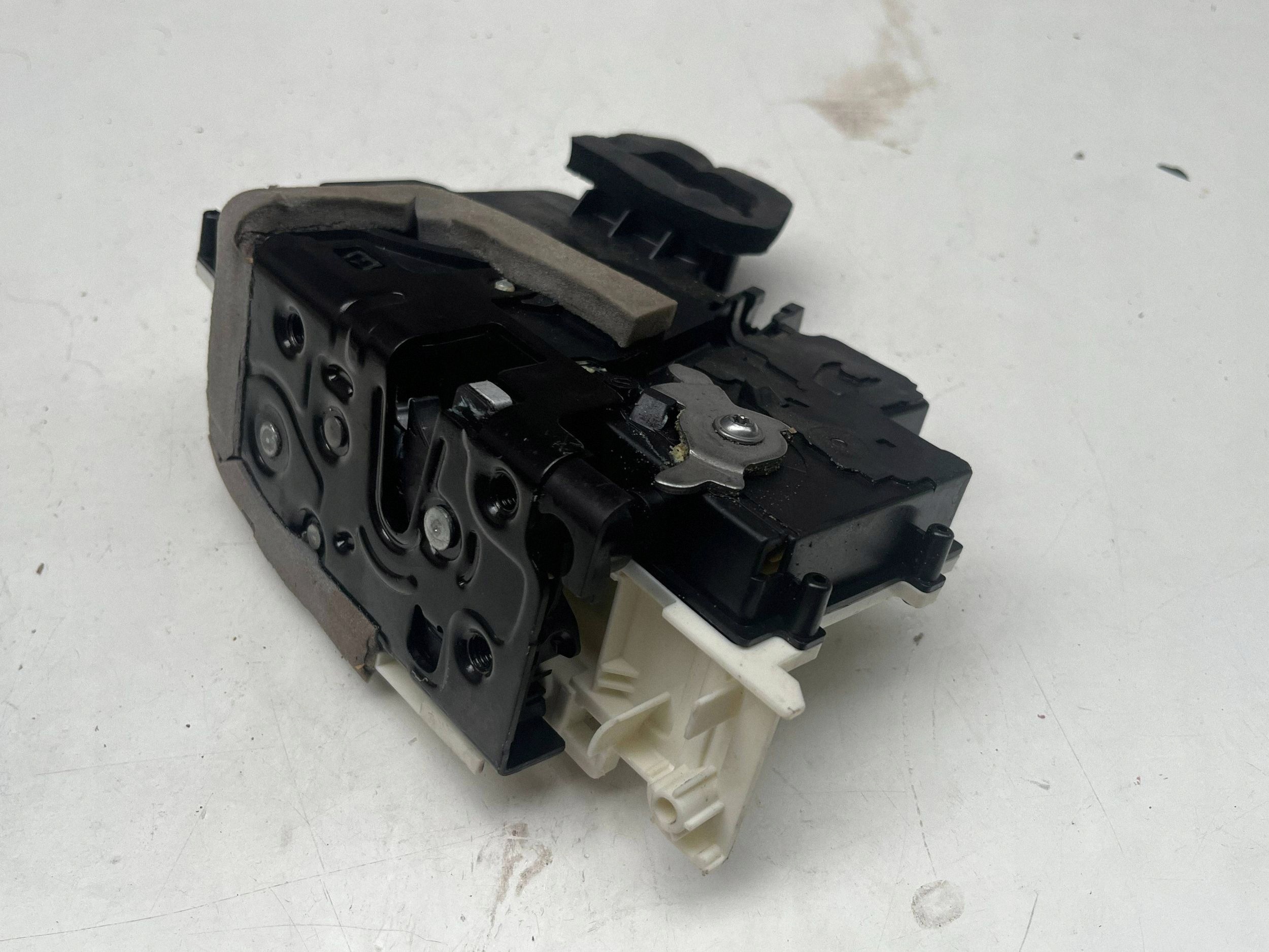 AUDI A6 C8 lock door left front 4K1837015J @M