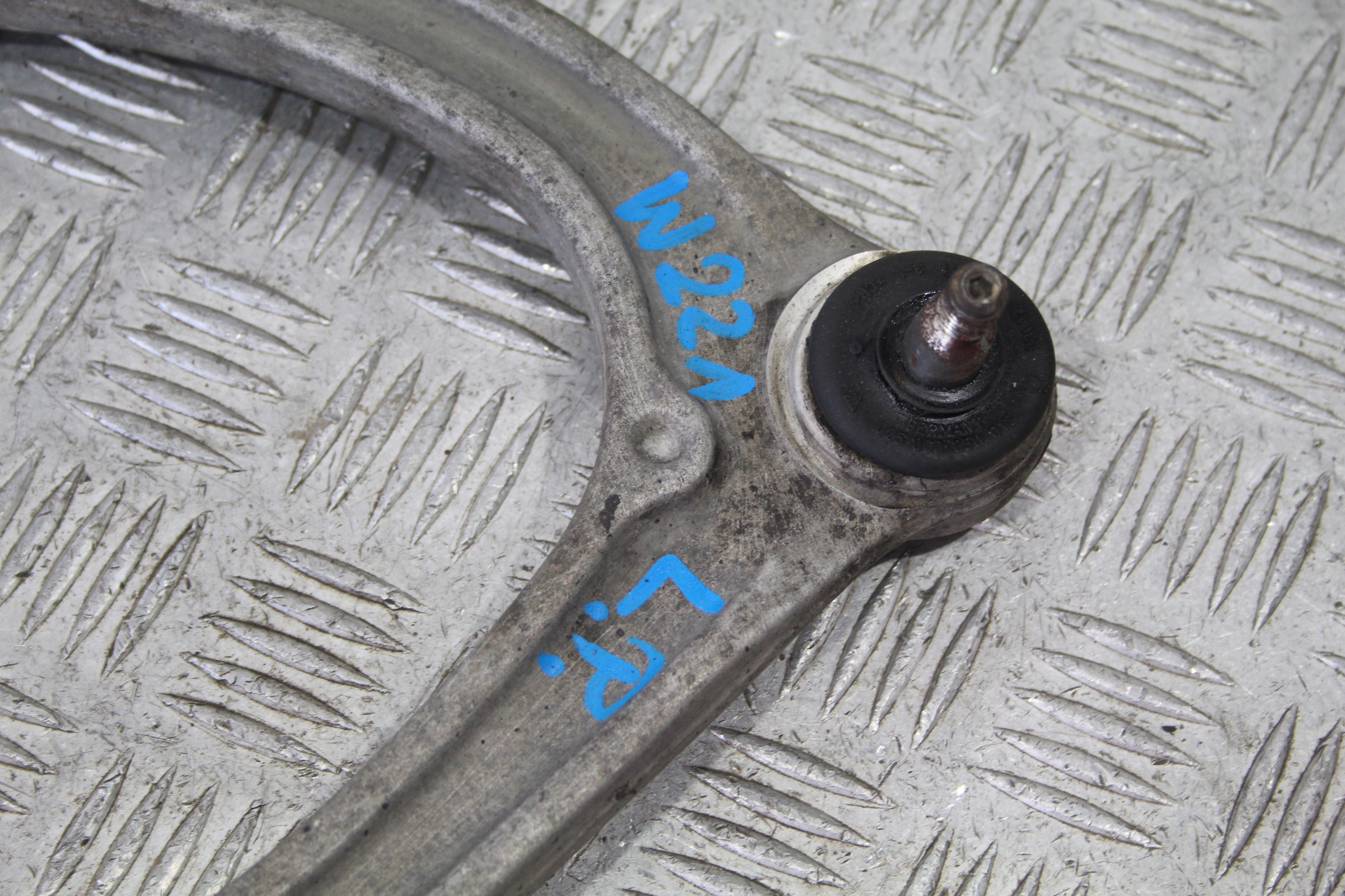 arm left front upper S-KLASA W221 LIFT
