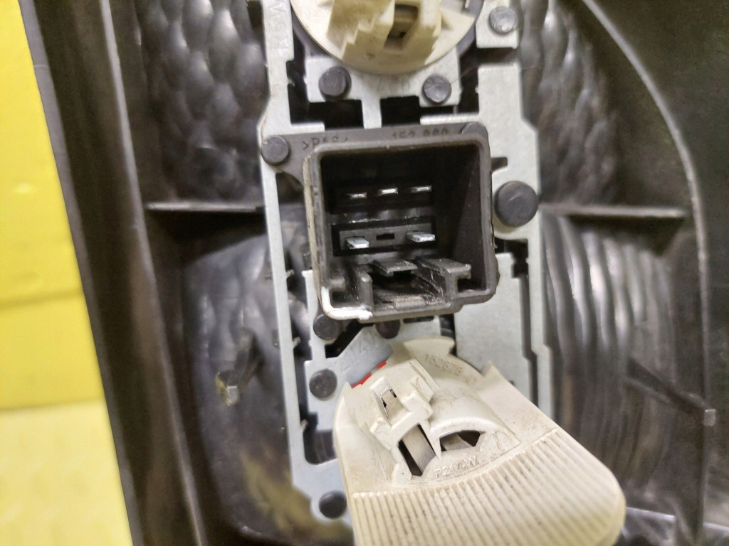VOLVO XC70 II KOMBI light left rear part