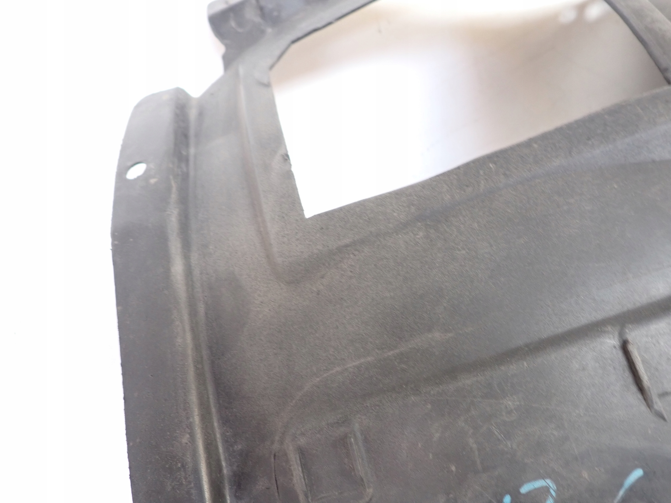 BMW E82 E88 07-13 mudguard right front front part