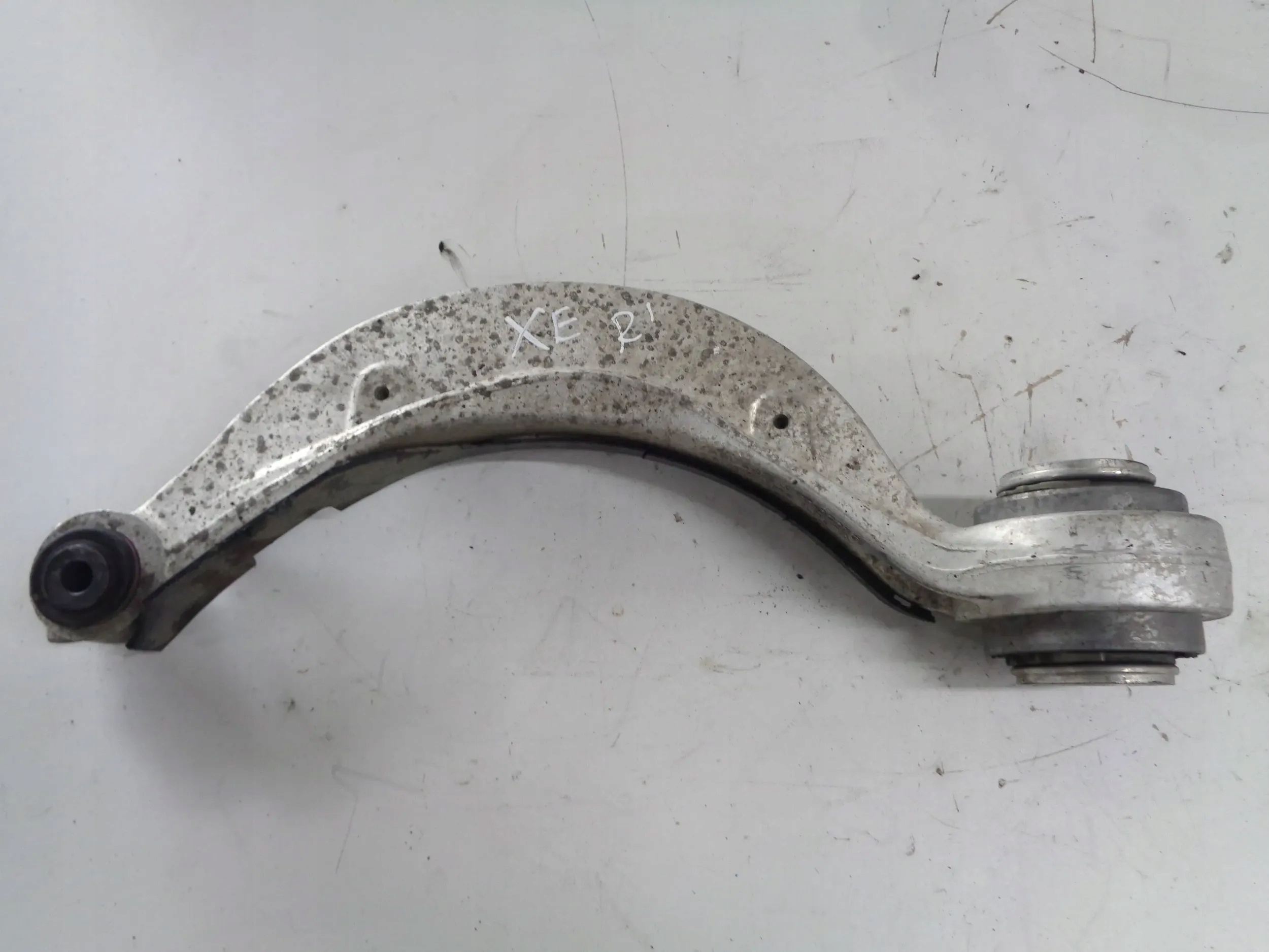 JAGUAR XE 15-24 2.0D arm left front GX733C256