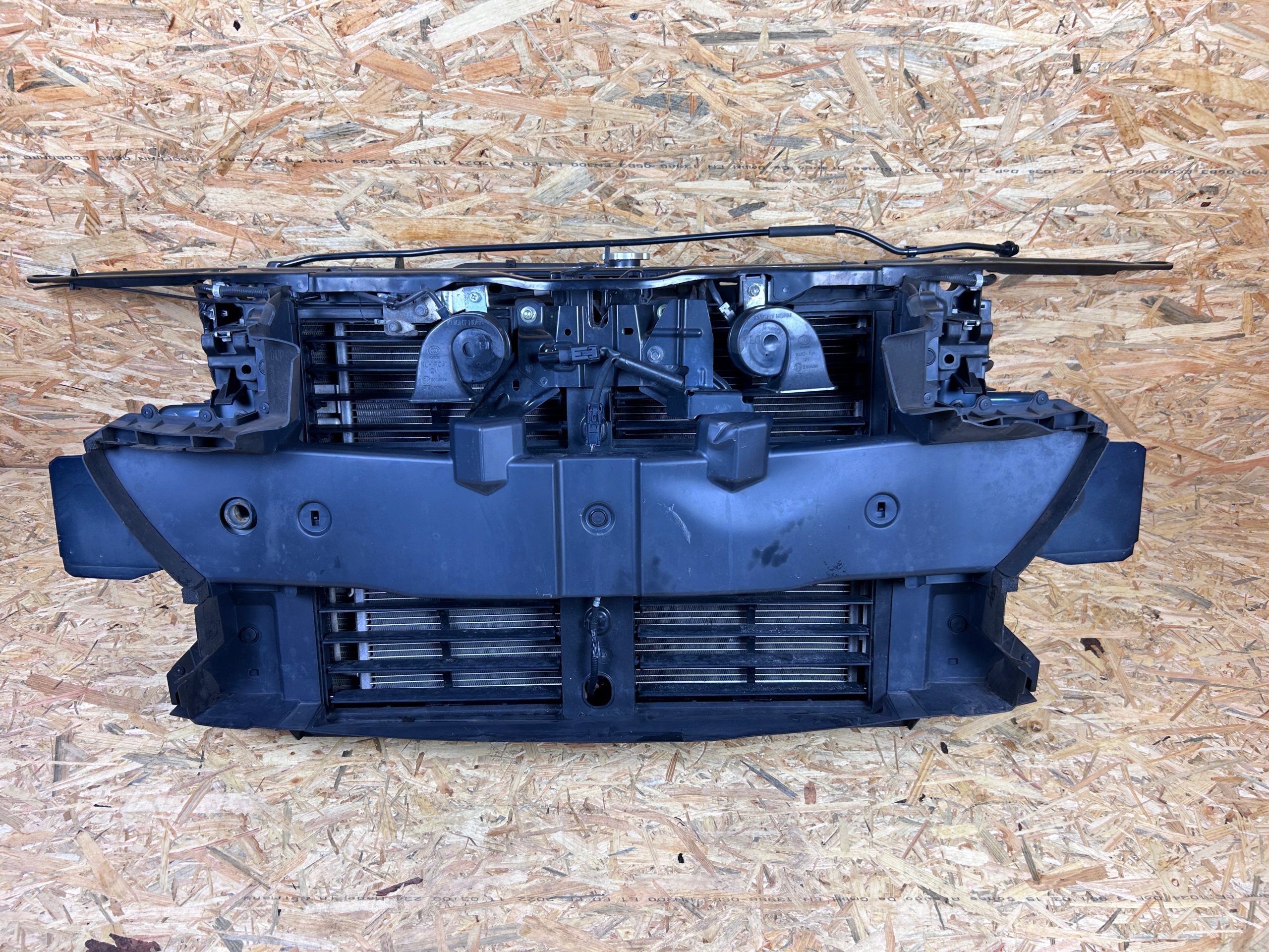 PAS PRZEDNI BELKA CHŁODNICE MAZDA 3 IV BP 2.0B 19-