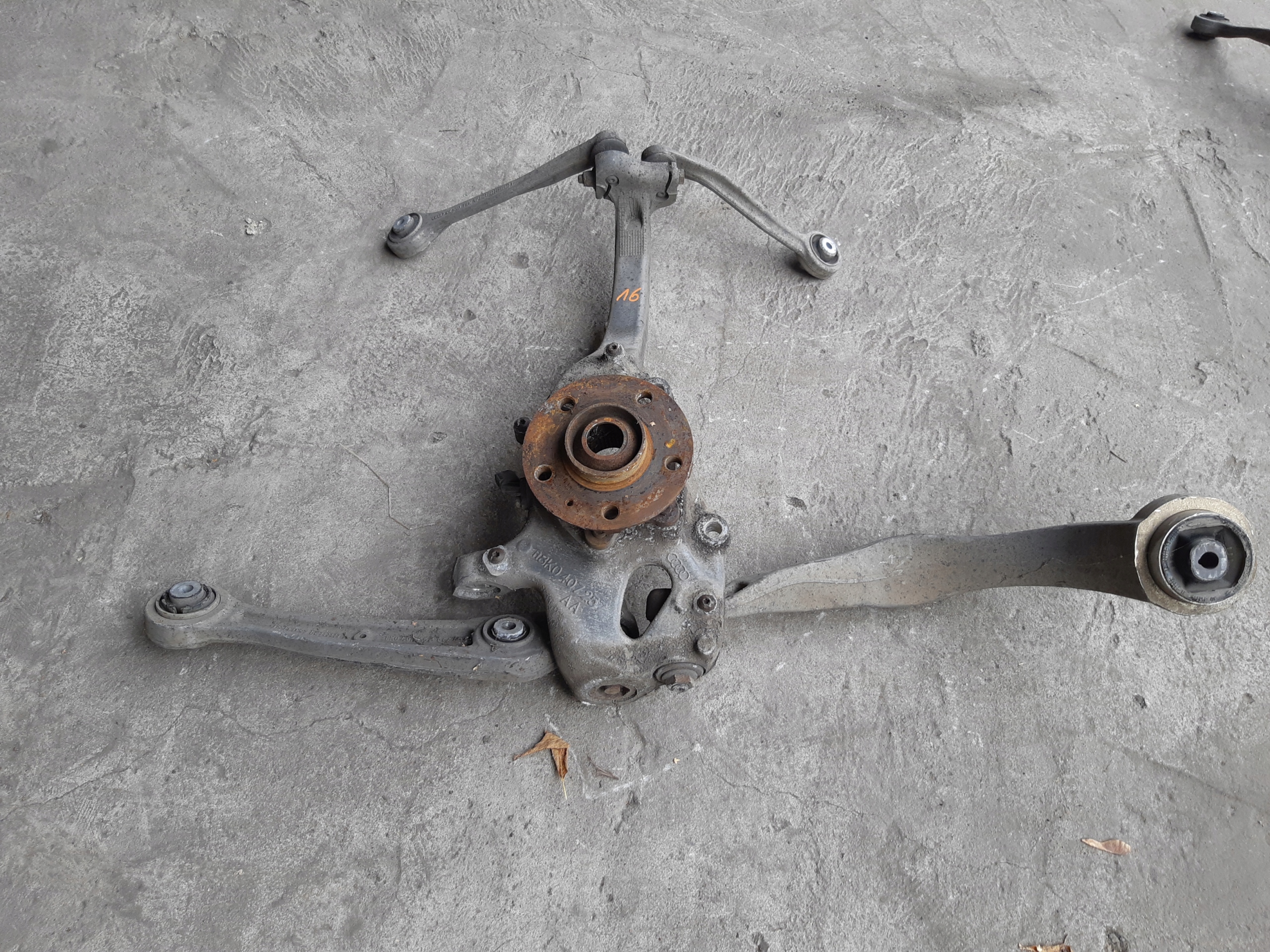 AUDI A4 B8 A5 8T A6 C7 A7 swing left left front 8K0407257AA