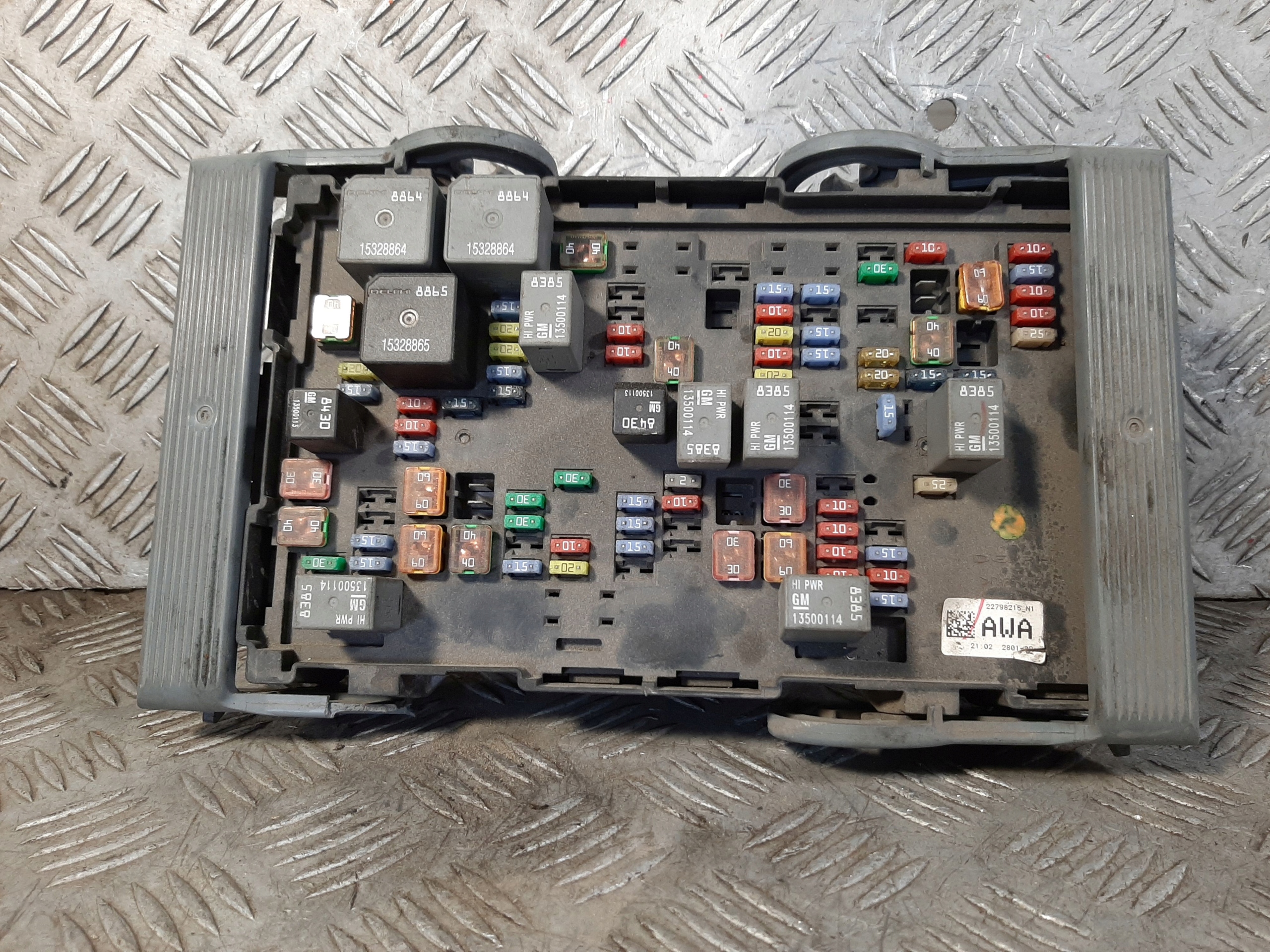 CHEVROLET SILVERADO 5.3 12R SKRZYNKA BEZPIECZNIKOW