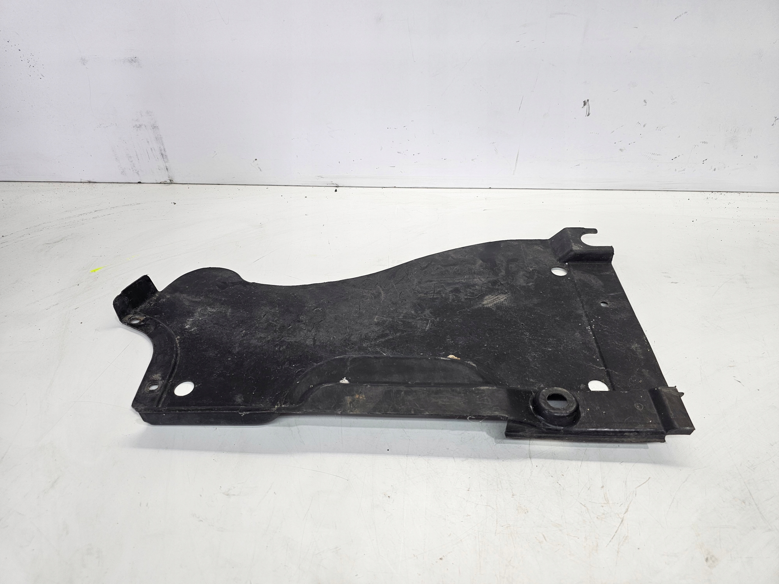 cover chassis right rear part AUDI A4 B6 B7 8E0825216B