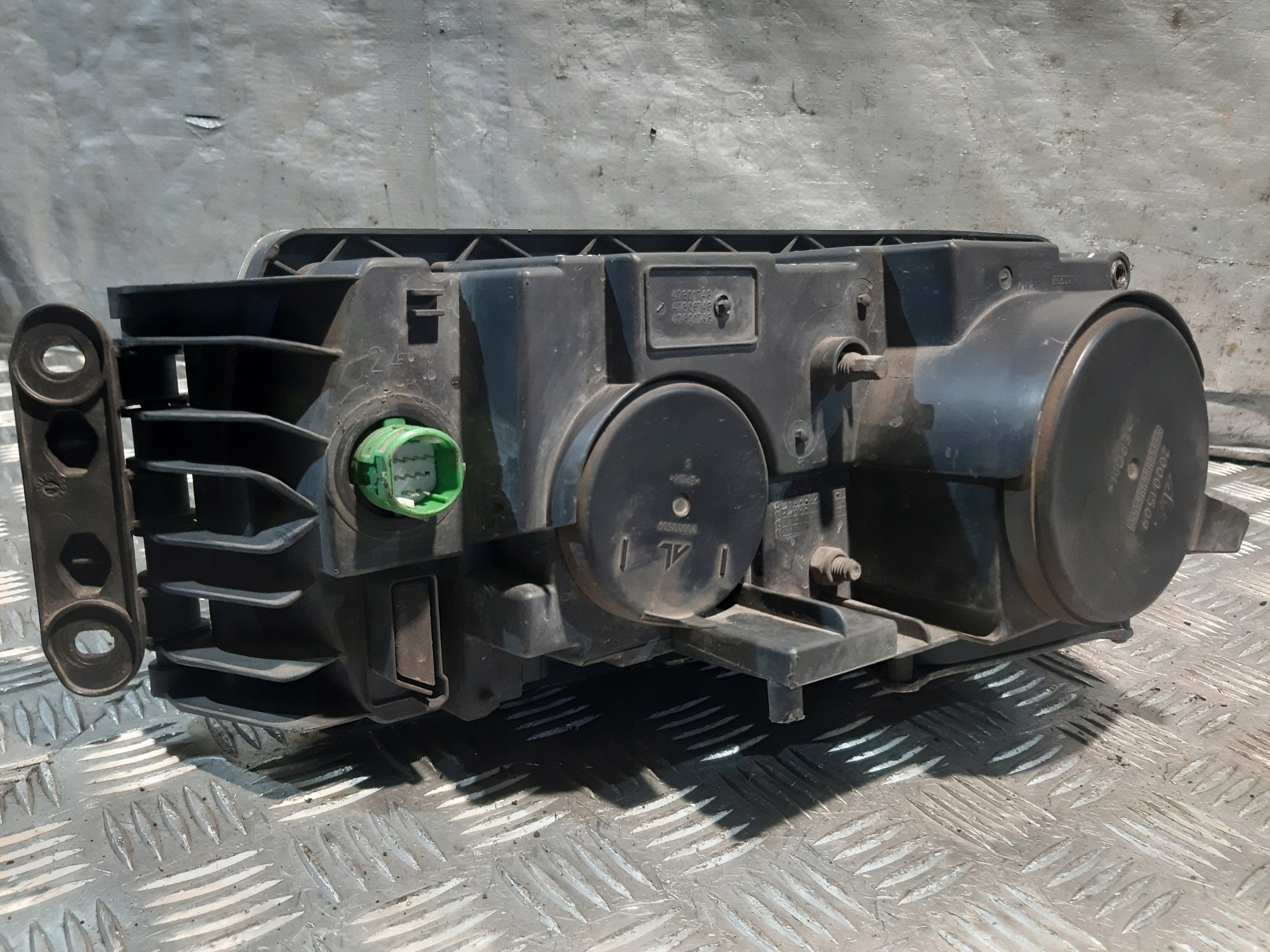 light right front IVECO STRALIS