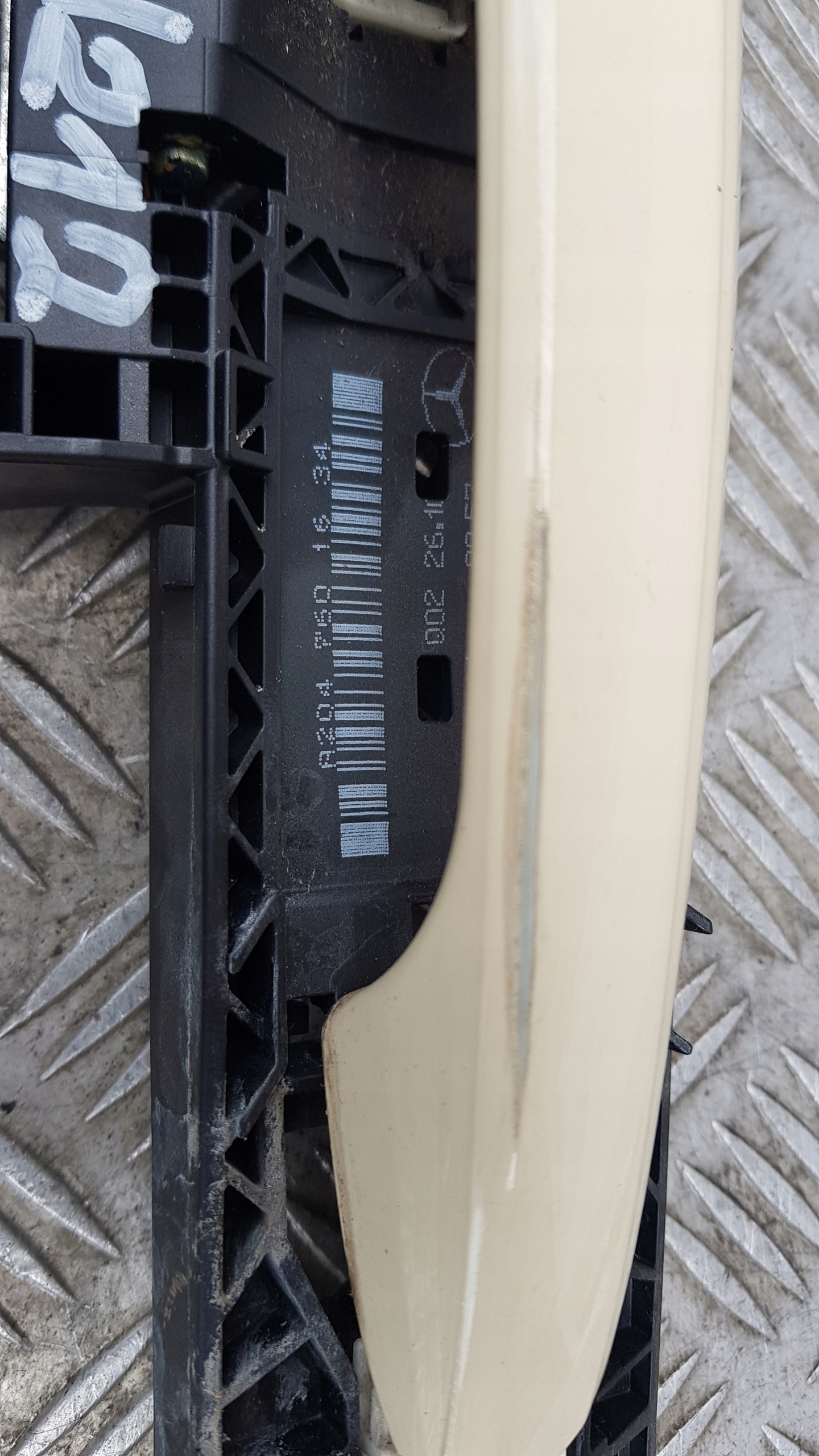 MERCEDES W212 handle right front support exterior