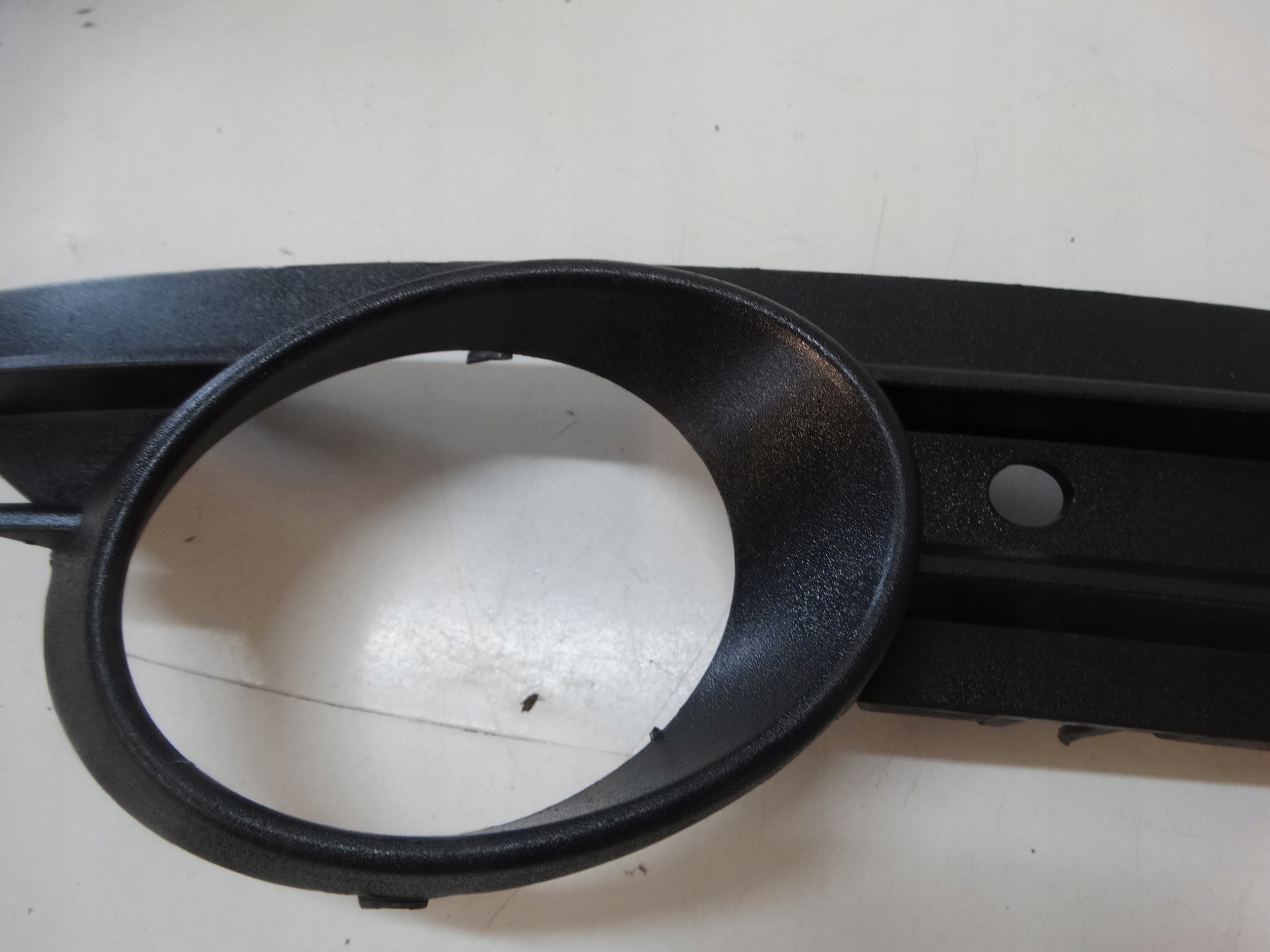 grid of a bumper right front OPEL CORSA D 13211479