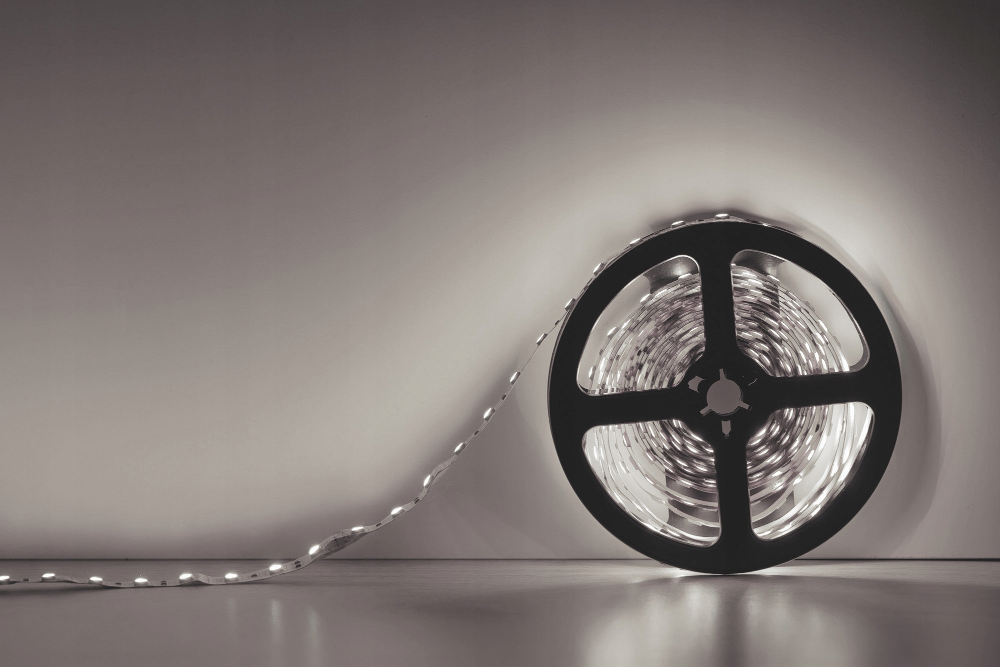 12V Taśma LED 5M 24W 2835 300LED NEUTRALNA DZIENNA Moc 24 W