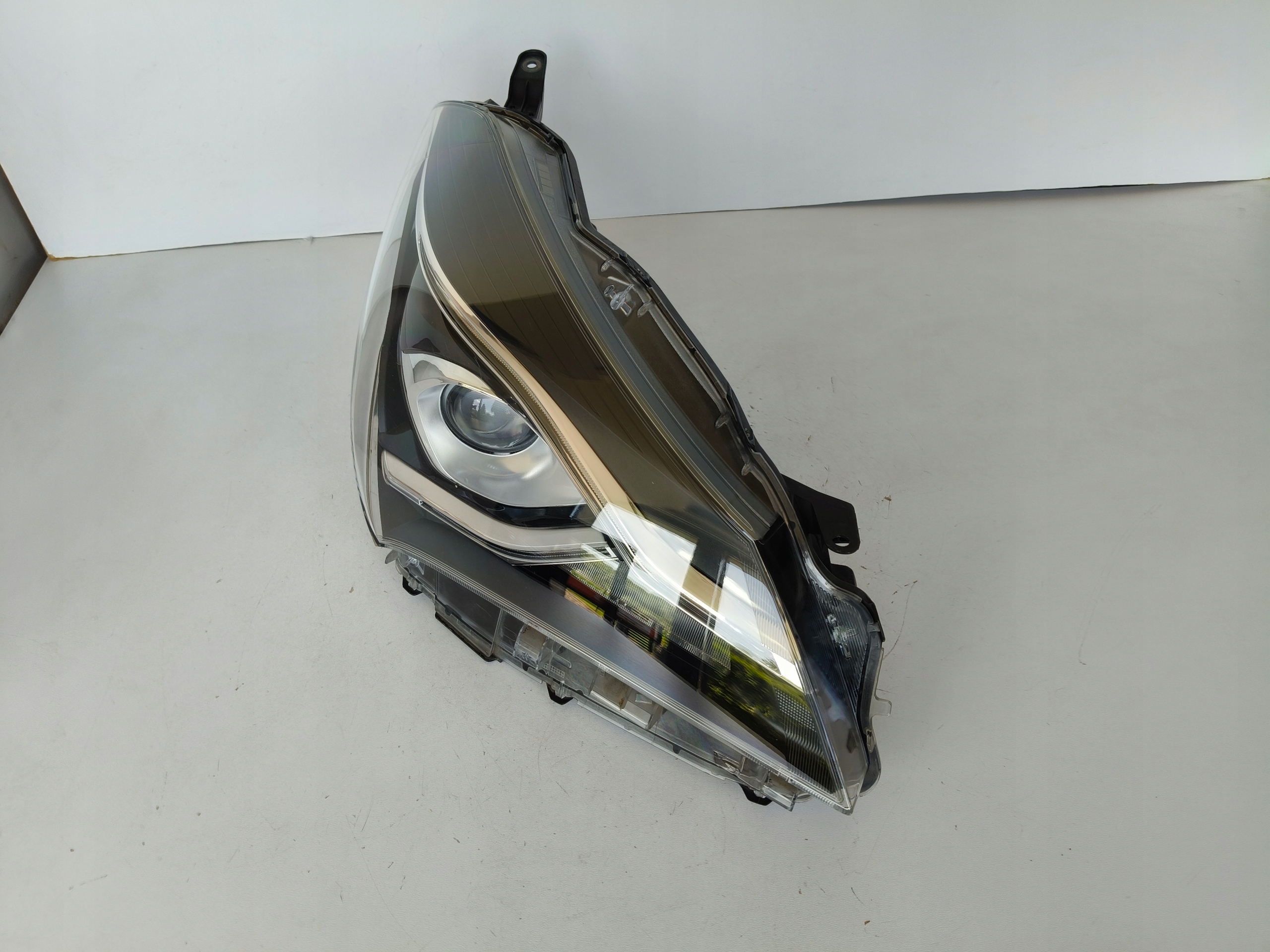 light right REFLEKTOR TOYOTA YARIS III 17- LIFT LED