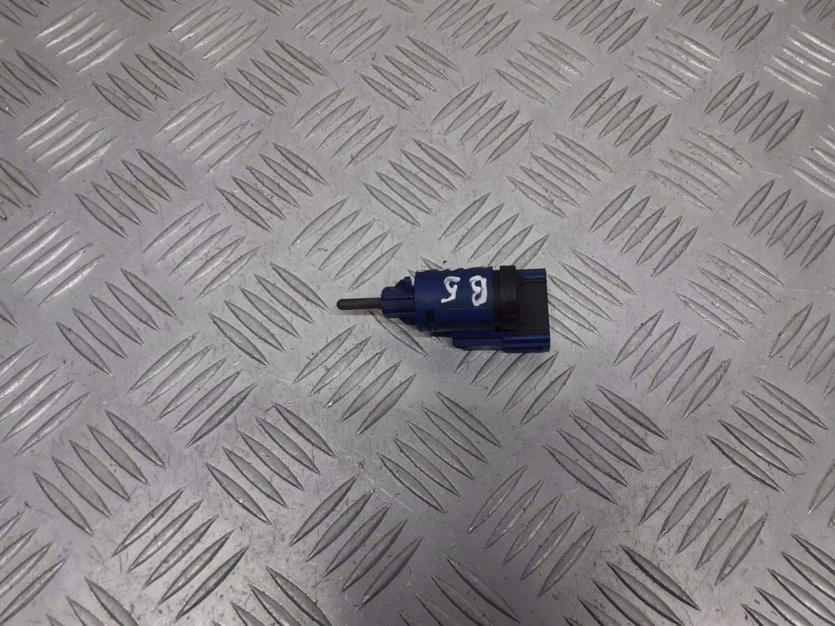 CZUJNIK PEDAŁU SPRZĘGŁA VW PASSAT B5