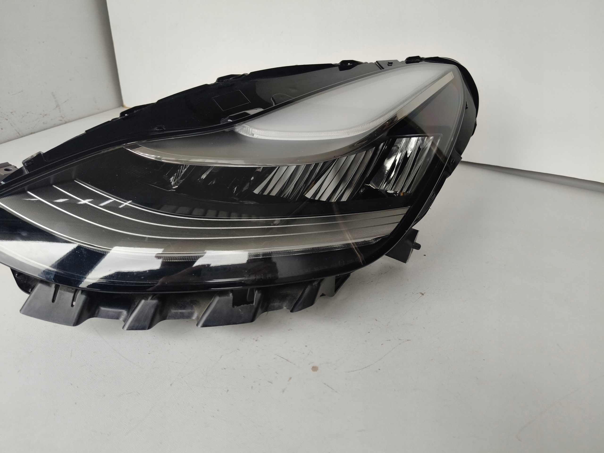 LAMPA LEWA REFLEKTOR TESLA MODEL 3 17- FULL LED Numer katalogowy części LAMPA LEWA REFLEKTOR TESLA MODEL 3 17- FULL LED 1077375