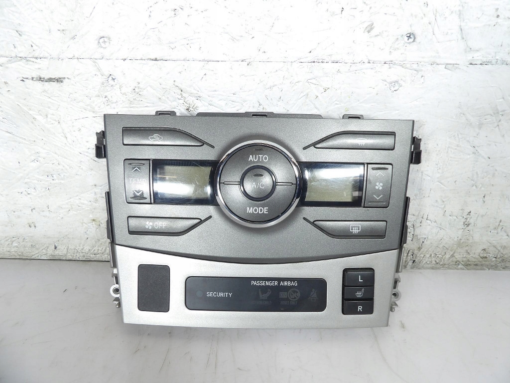 TOYOTA COROLLA E14 E15 PANEL rešetka ventilacije 55900-12A60