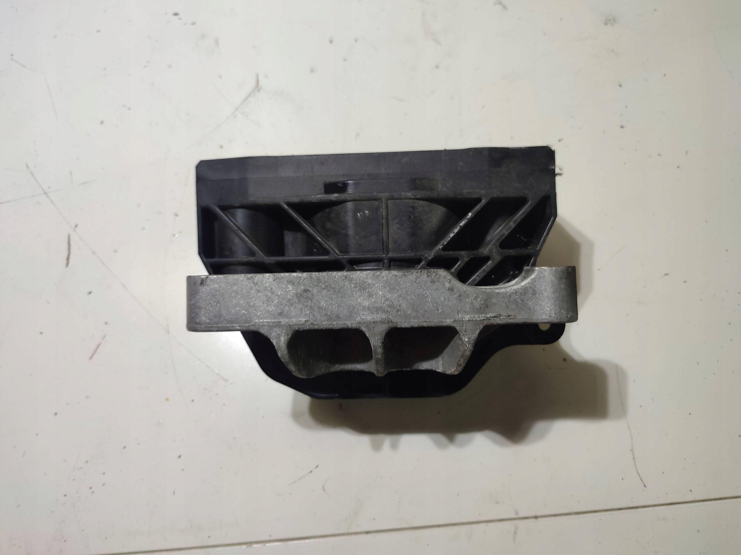 Peugeot 2008 II 2020 engine mount