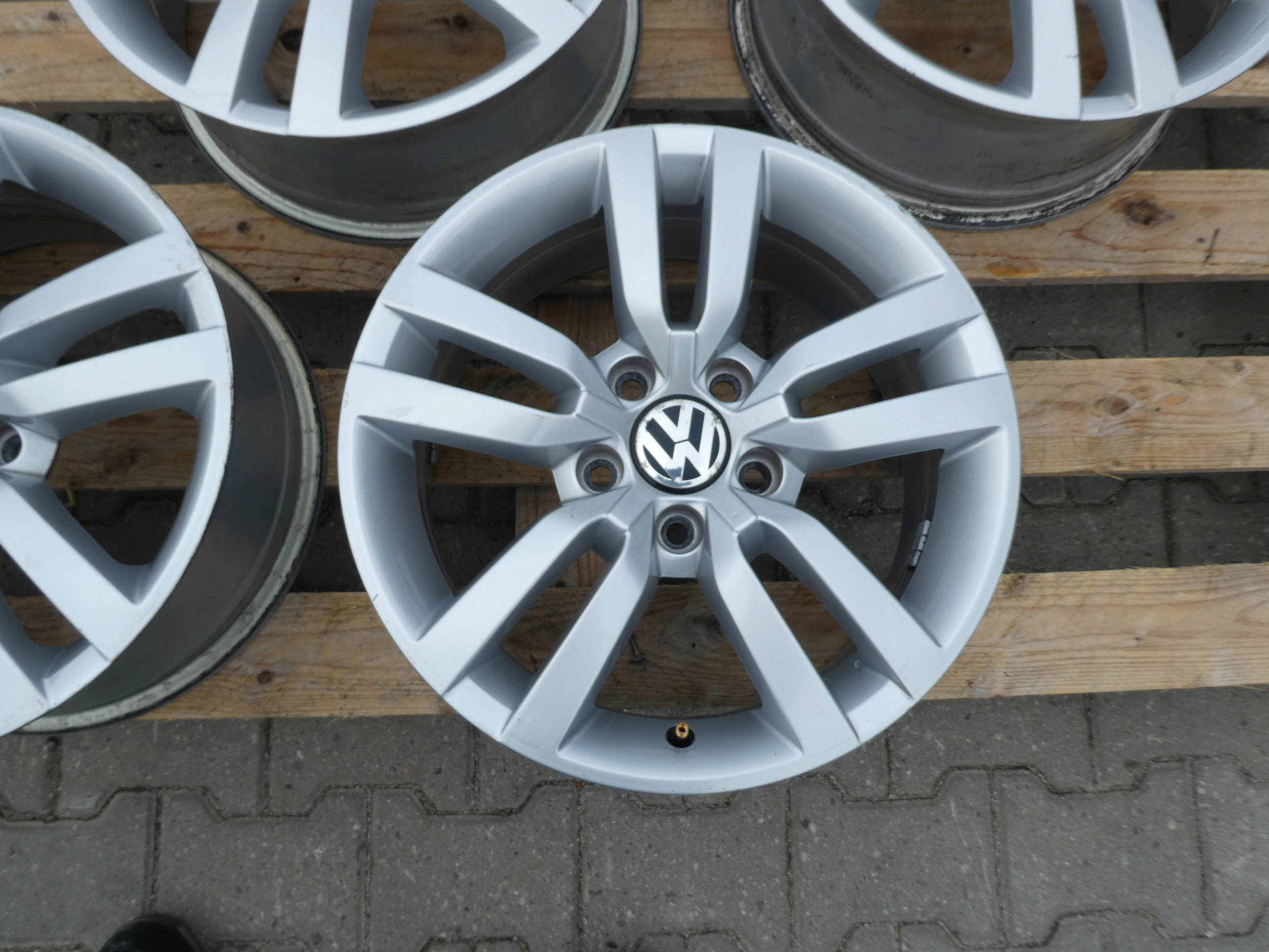 4X discs aluminium disc 5N0601025R VW 5X112