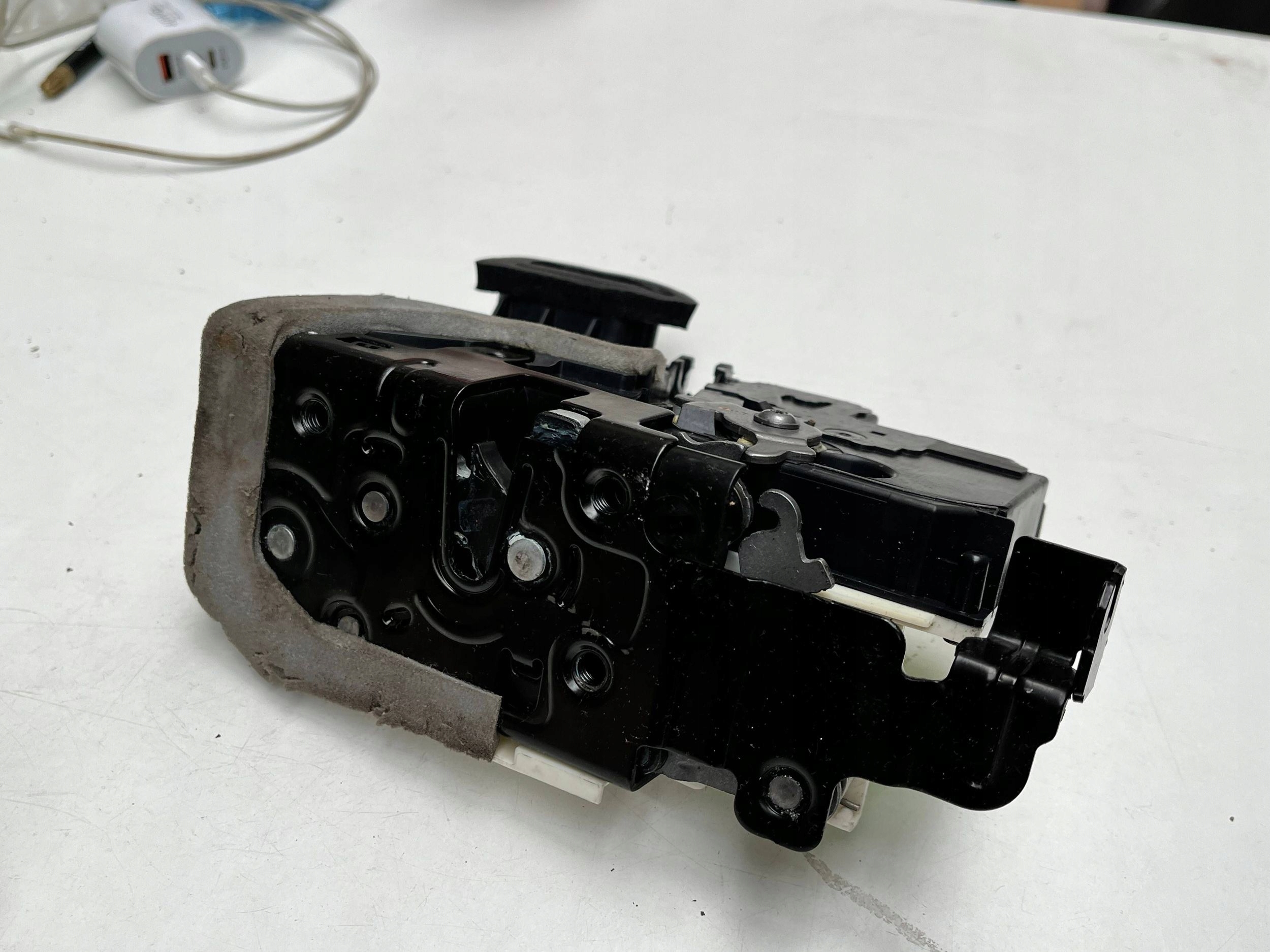 AUDI A6 C8 lock door left rear part 4K0839015R !J