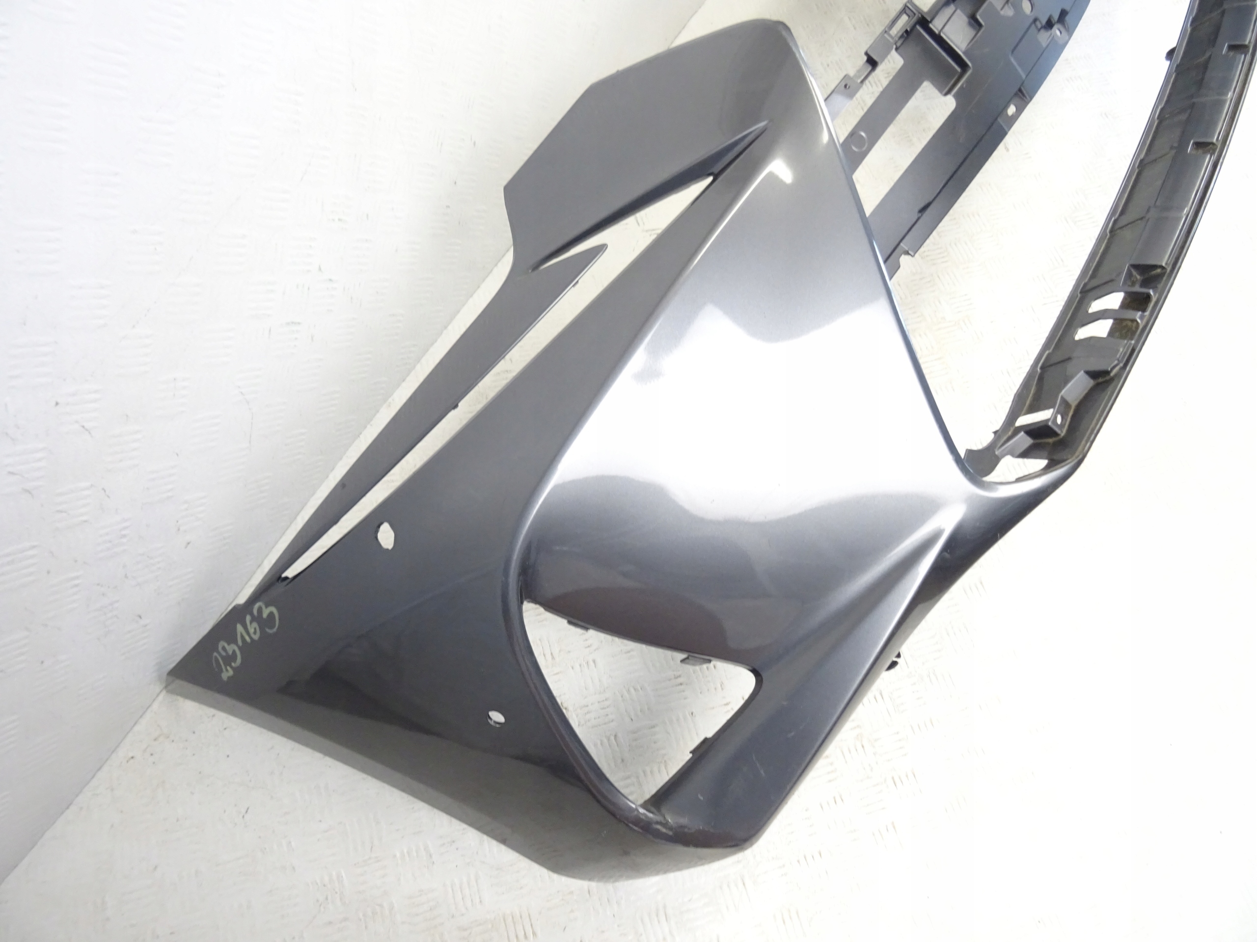 Lexus IS IS200T 300H - bumper front front