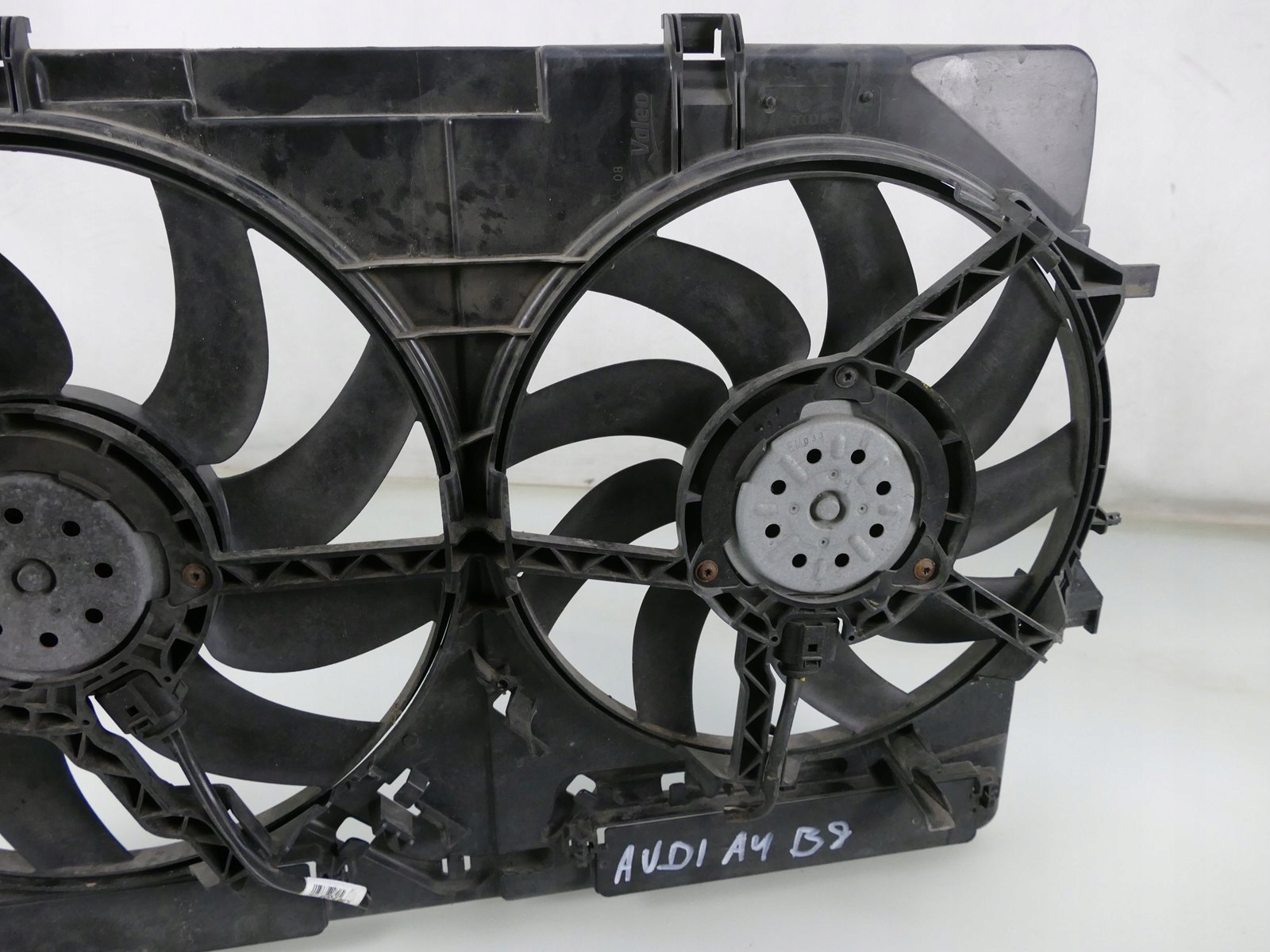 AUDI A4 B8 A5 Q5 2.0 TDI ventilátor chladiče 8K0121003P